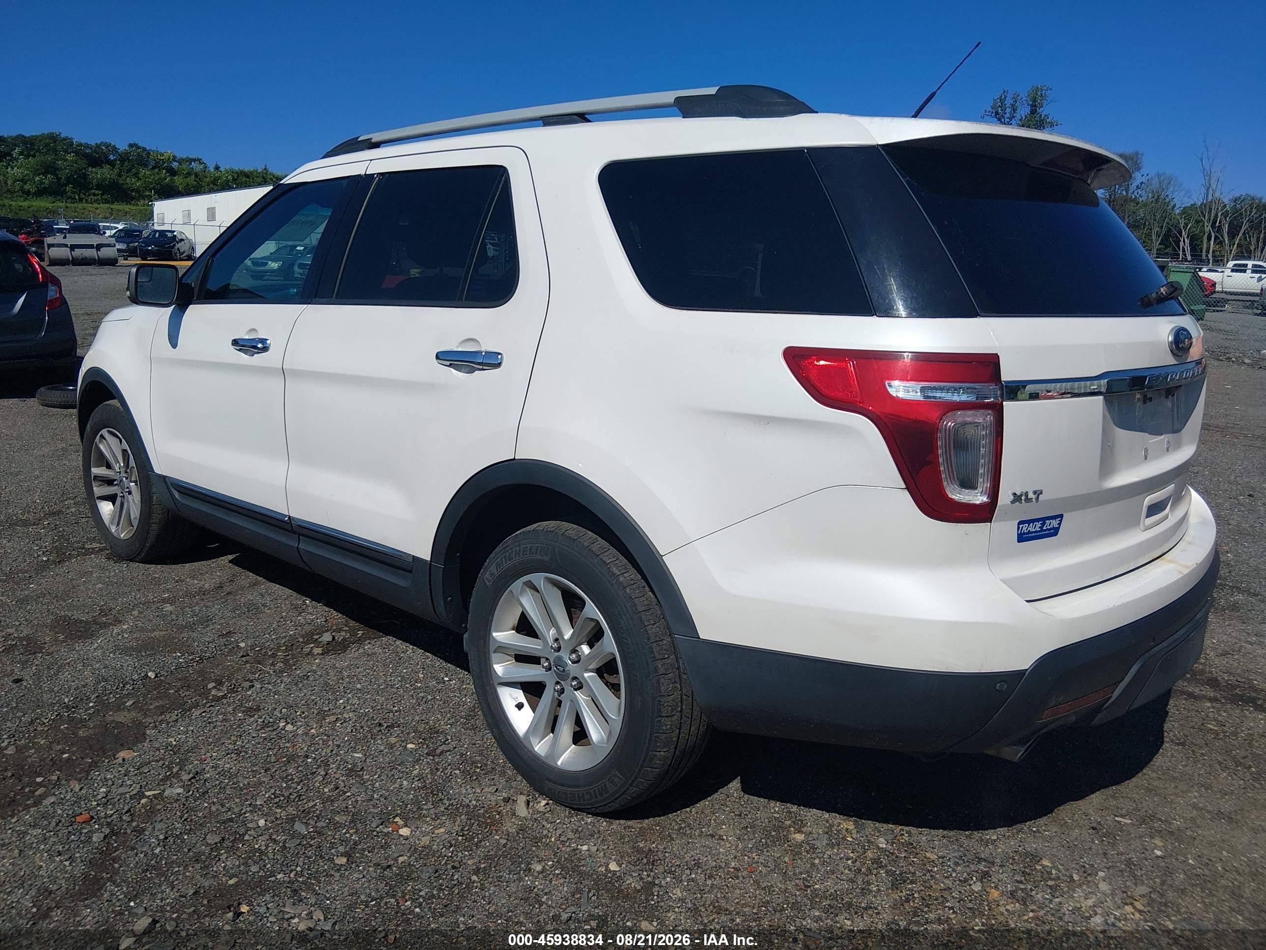 2011 Ford Explorer Xlt White vin: 1FMHK8D81BGA06407