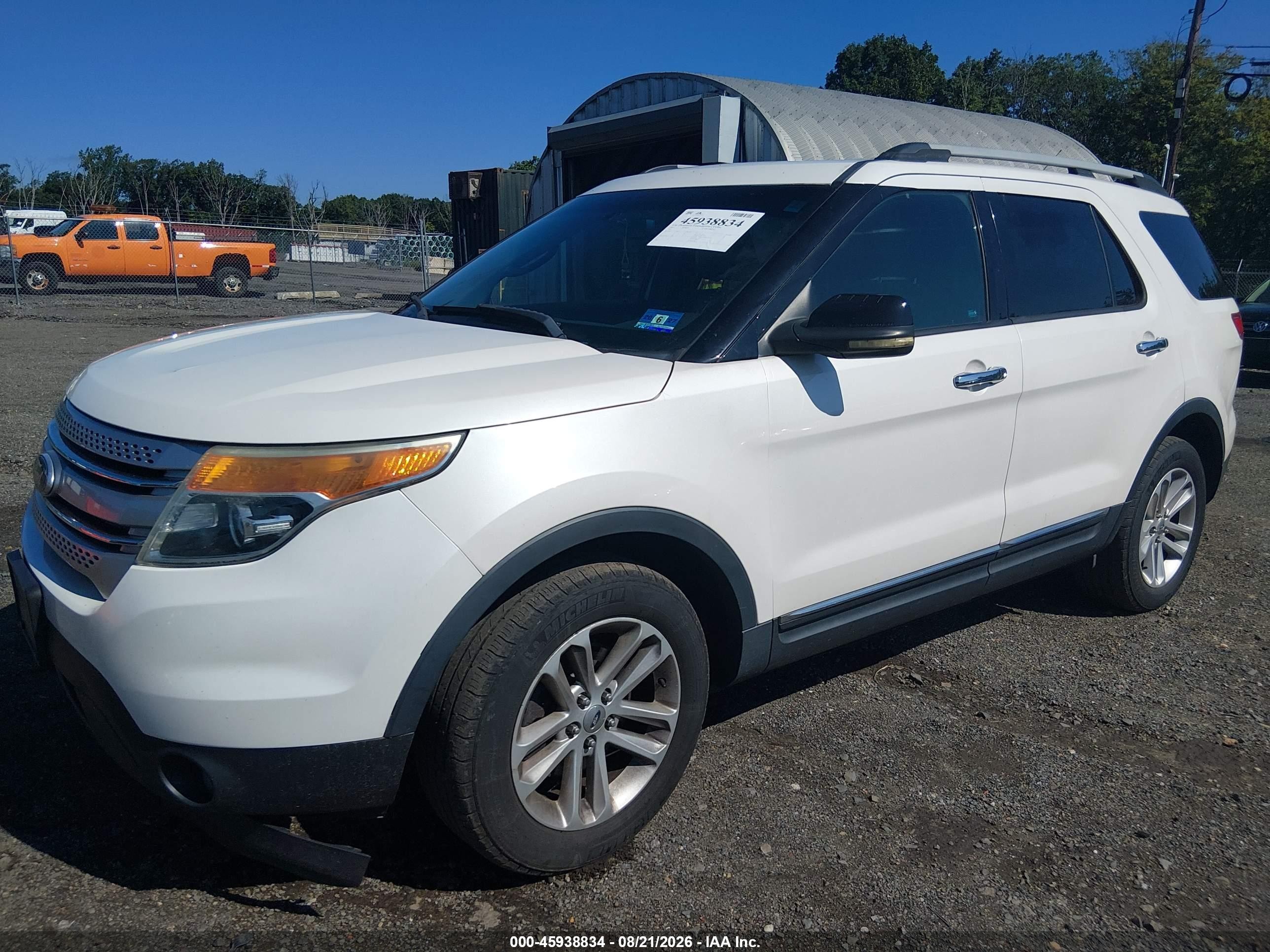 2011 Ford Explorer Xlt White vin: 1FMHK8D81BGA06407