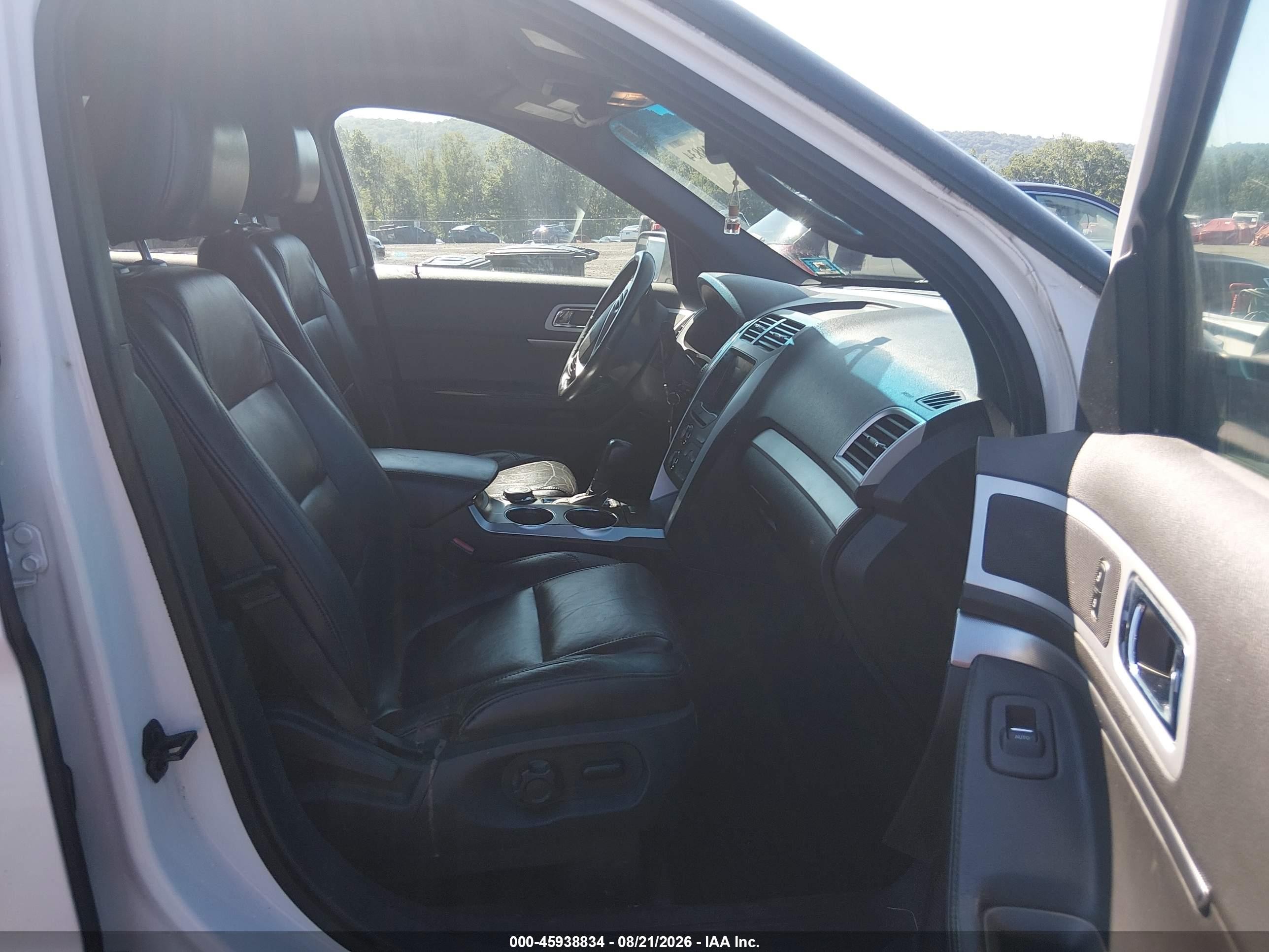 2011 Ford Explorer Xlt White vin: 1FMHK8D81BGA06407