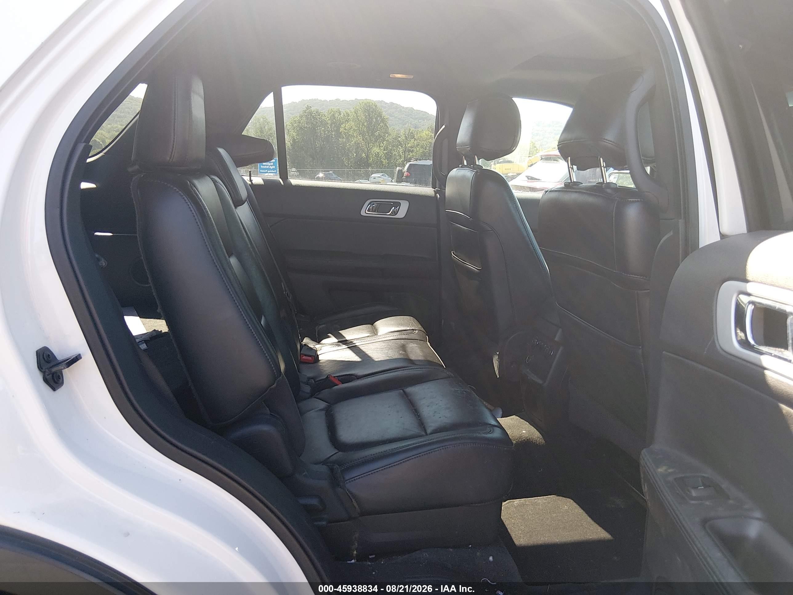 2011 Ford Explorer Xlt White vin: 1FMHK8D81BGA06407