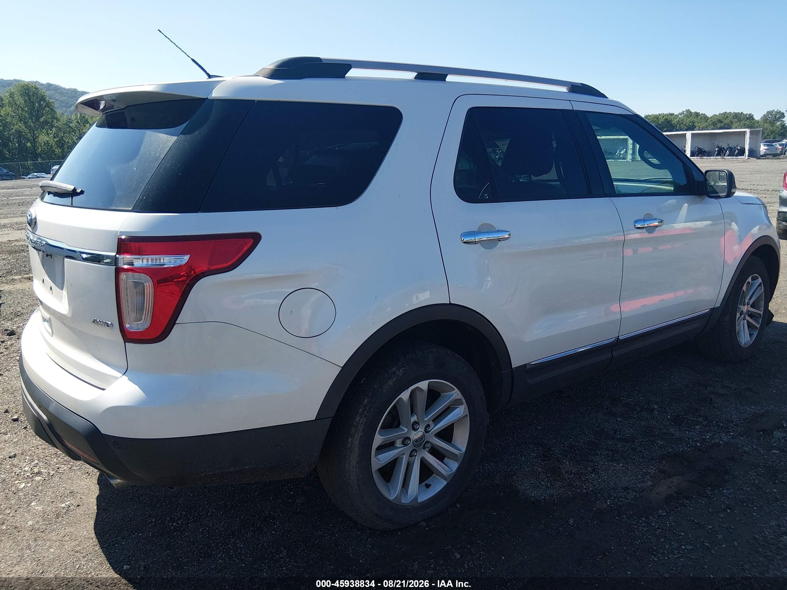 2011 Ford Explorer Xlt White vin: 1FMHK8D81BGA06407