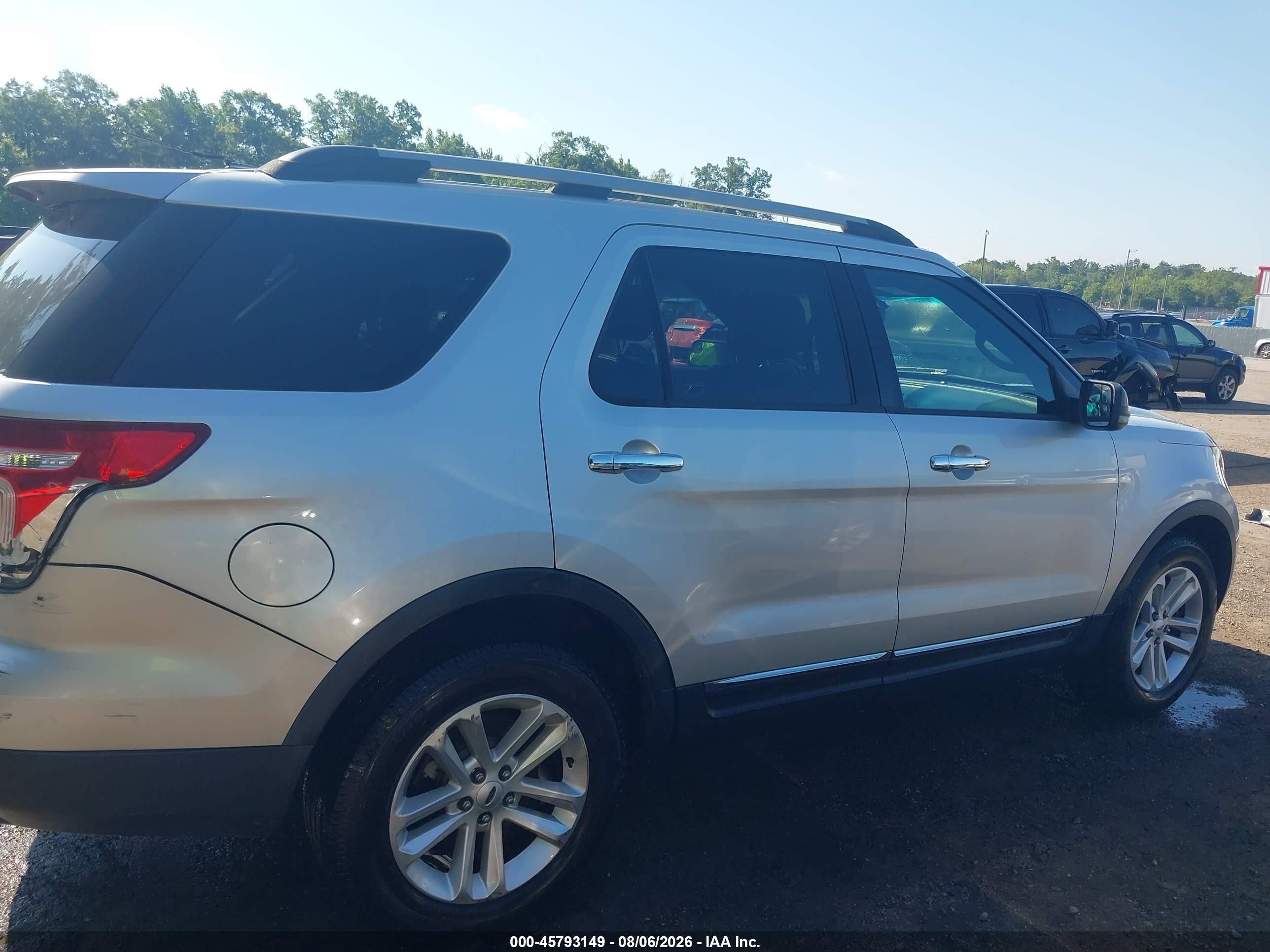 2012 Ford Explorer Xlt Silver vin: 1FMHK8D81CGA02326