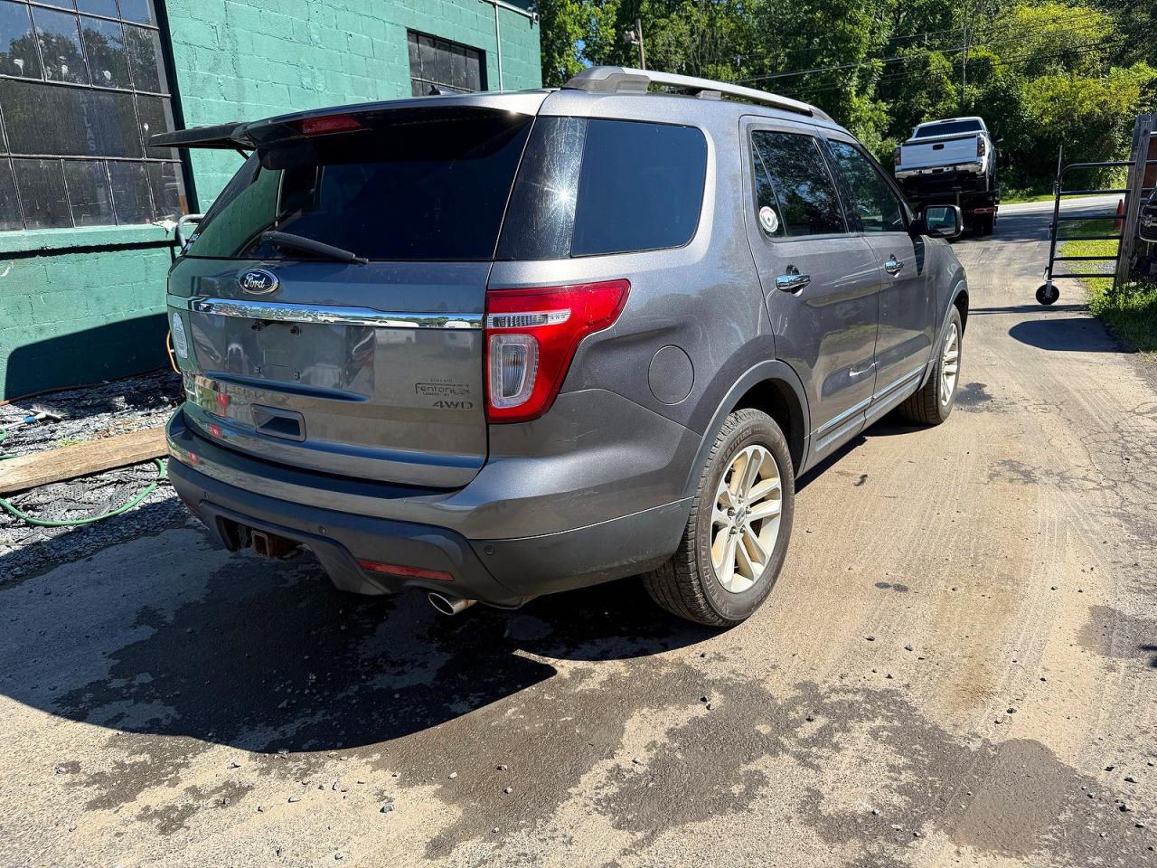 2011 Ford Explorer Xlt Серый vin: 1FMHK8D82BGA24057