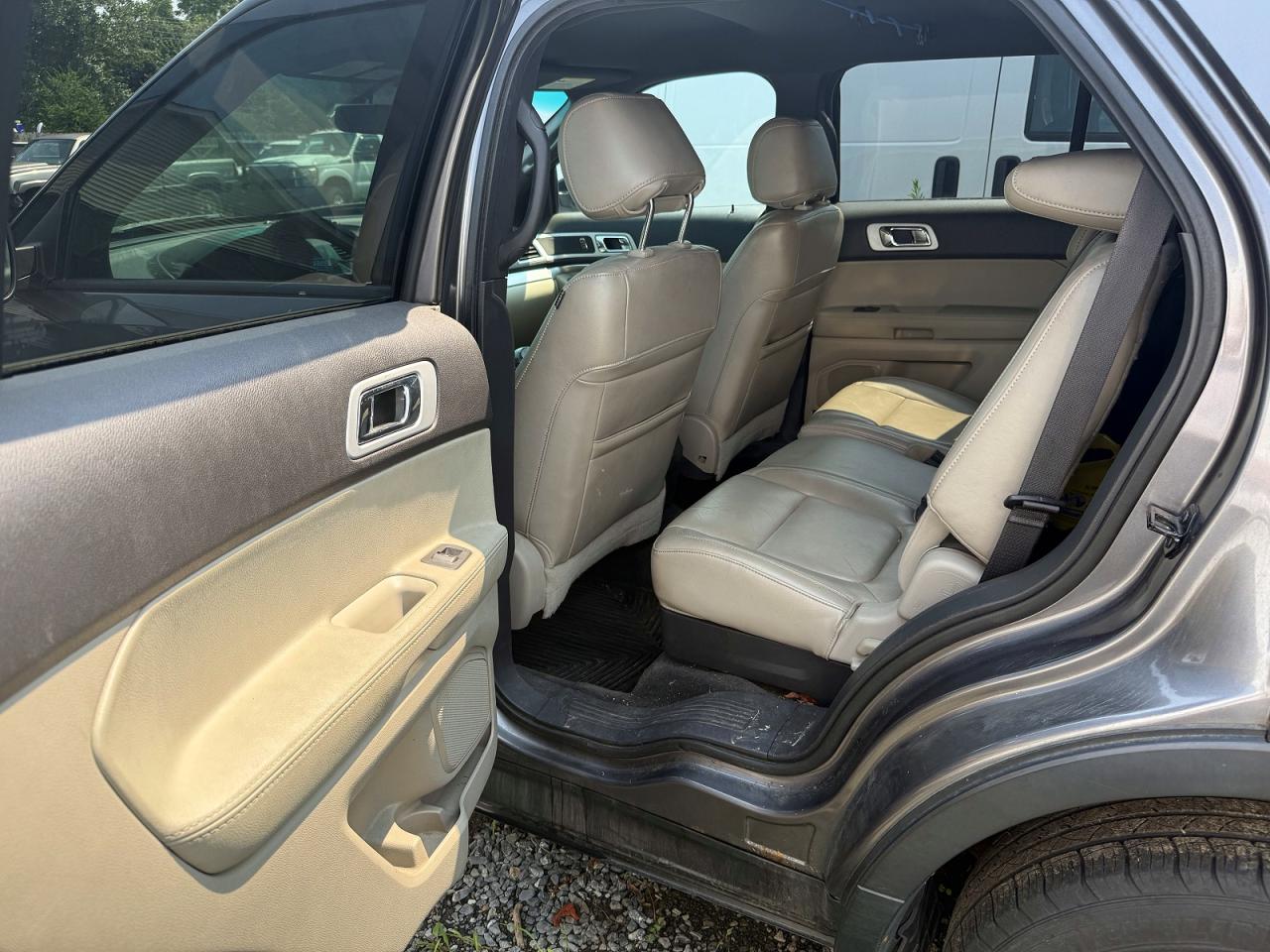 2011 Ford Explorer Xlt Серый vin: 1FMHK8D82BGA24057