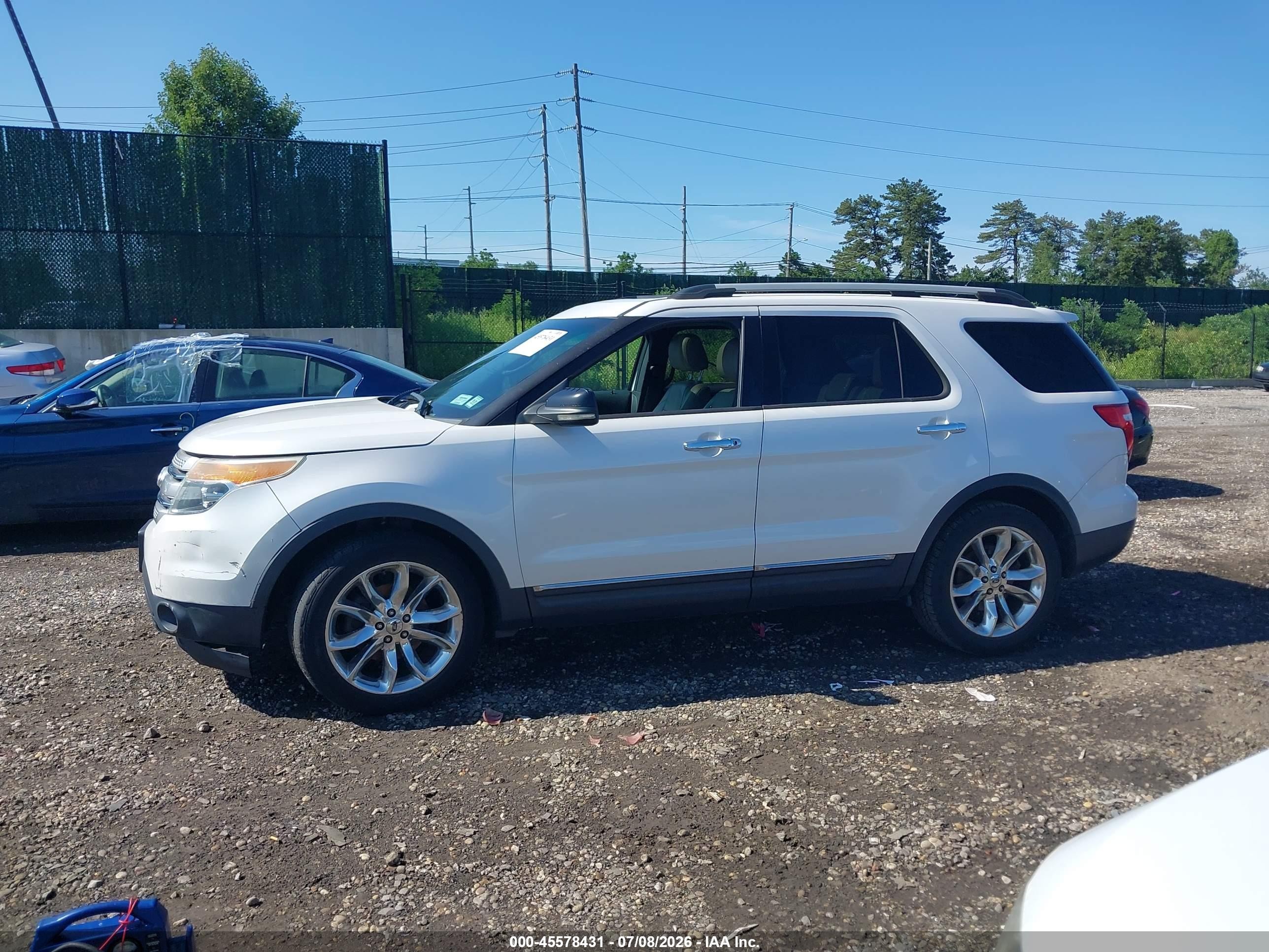 2011 Ford Explorer Xlt Белый vin: 1FMHK8D82BGA26908