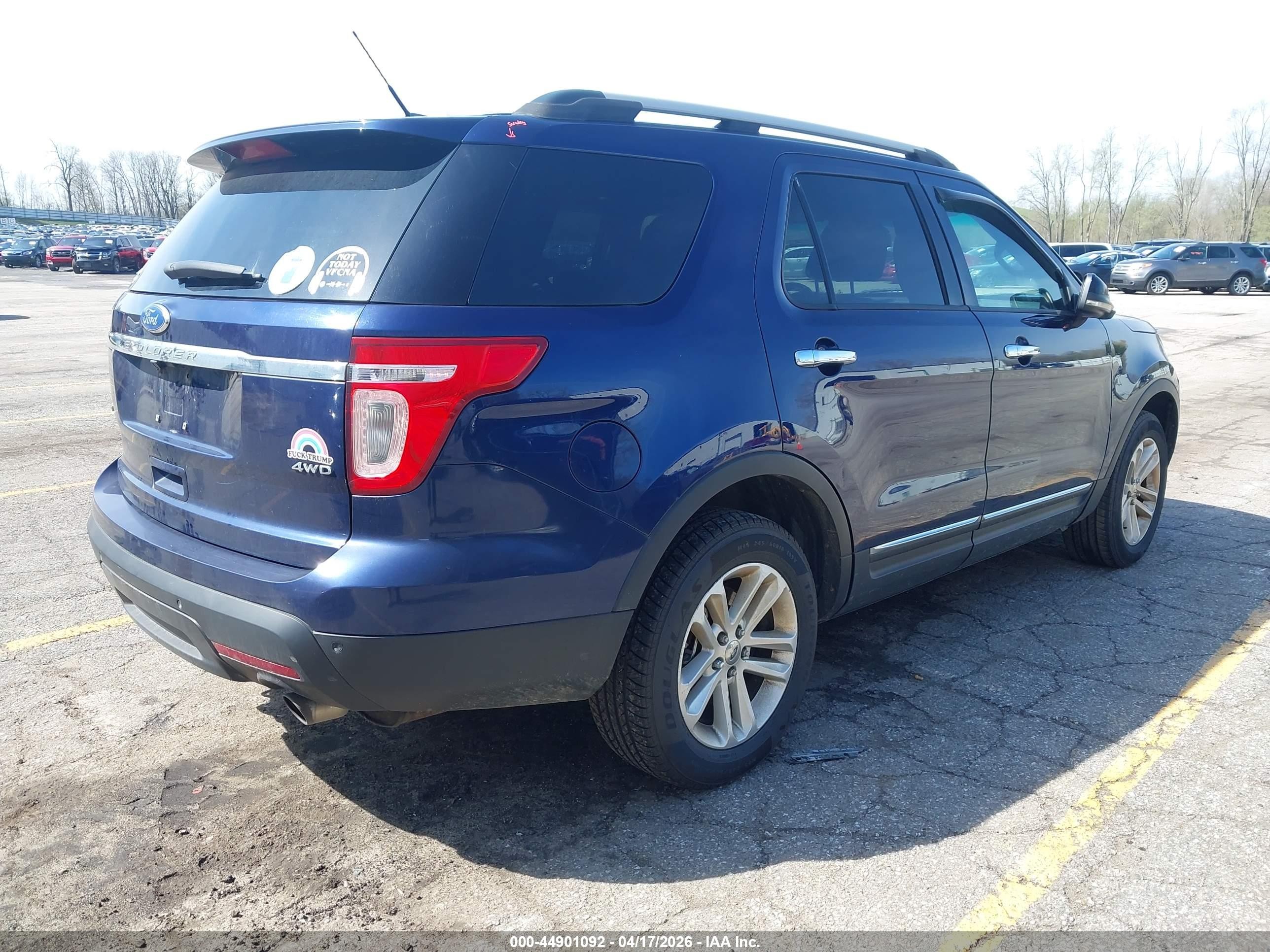 2011 Ford Explorer Xlt Navy vin: 1FMHK8D82BGA35365