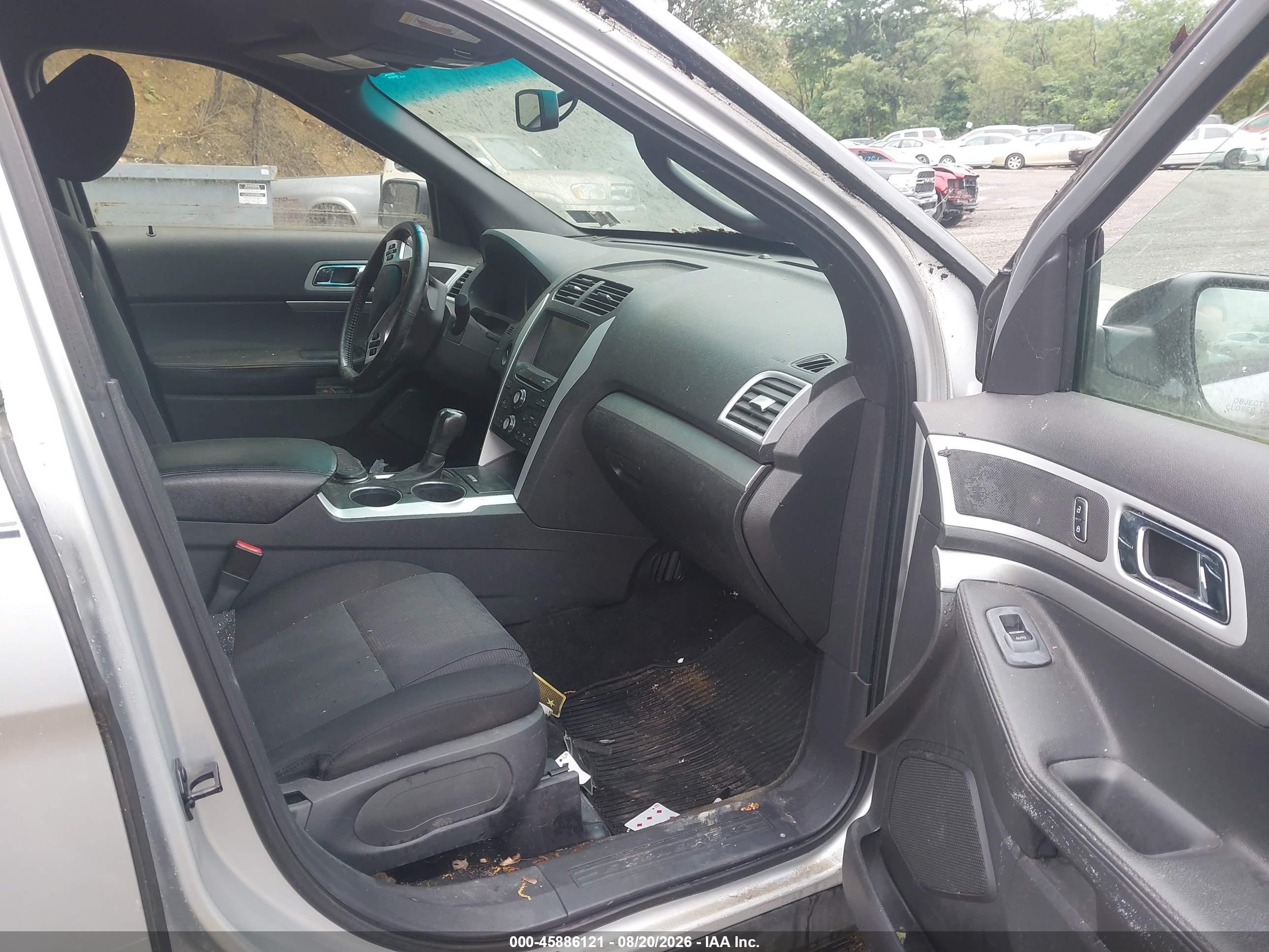 2011 Ford Explorer Xlt Silver vin: 1FMHK8D82BGA38007