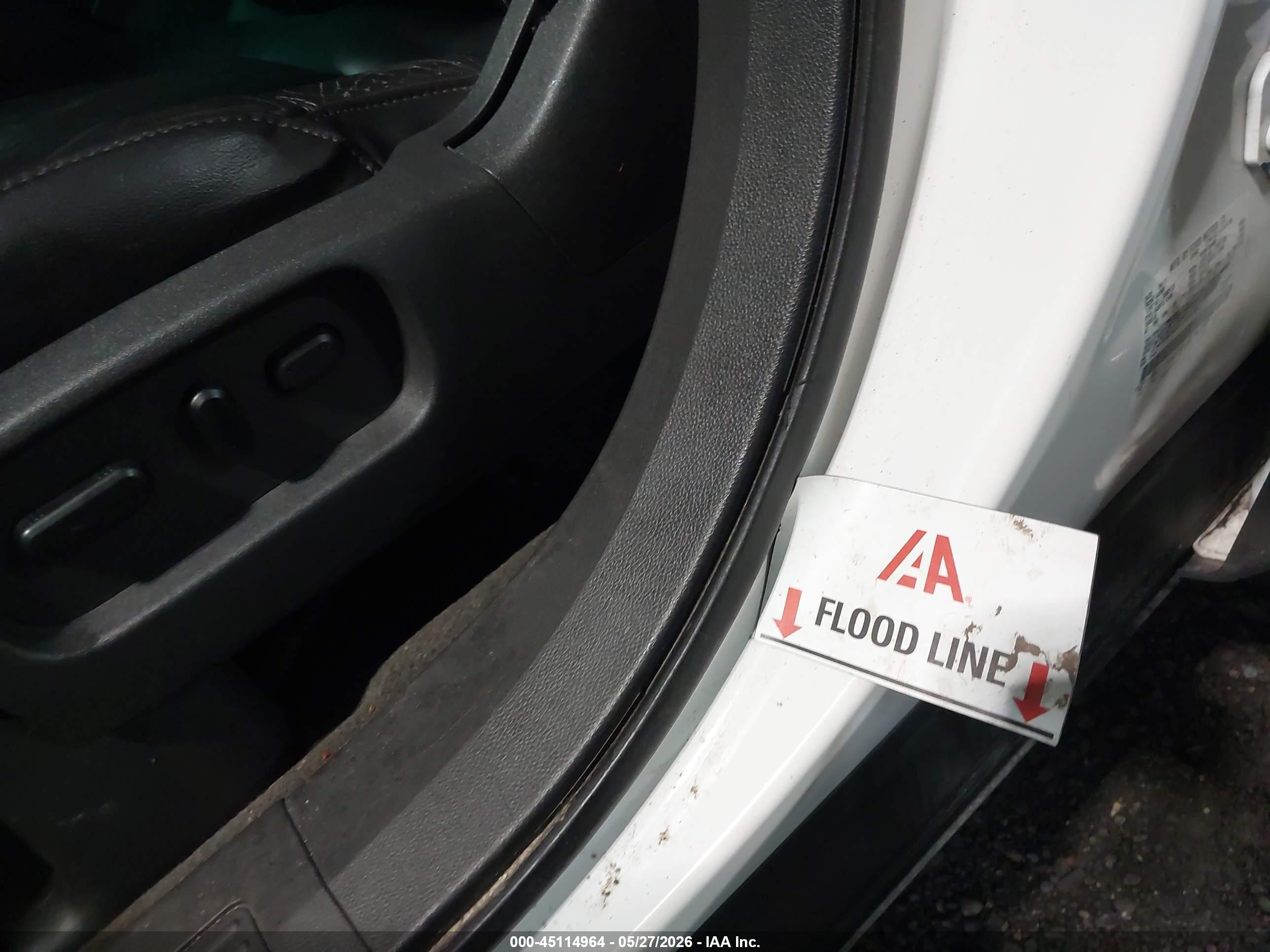 2011 Ford Explorer Xlt White vin: 1FMHK8D82BGA55390