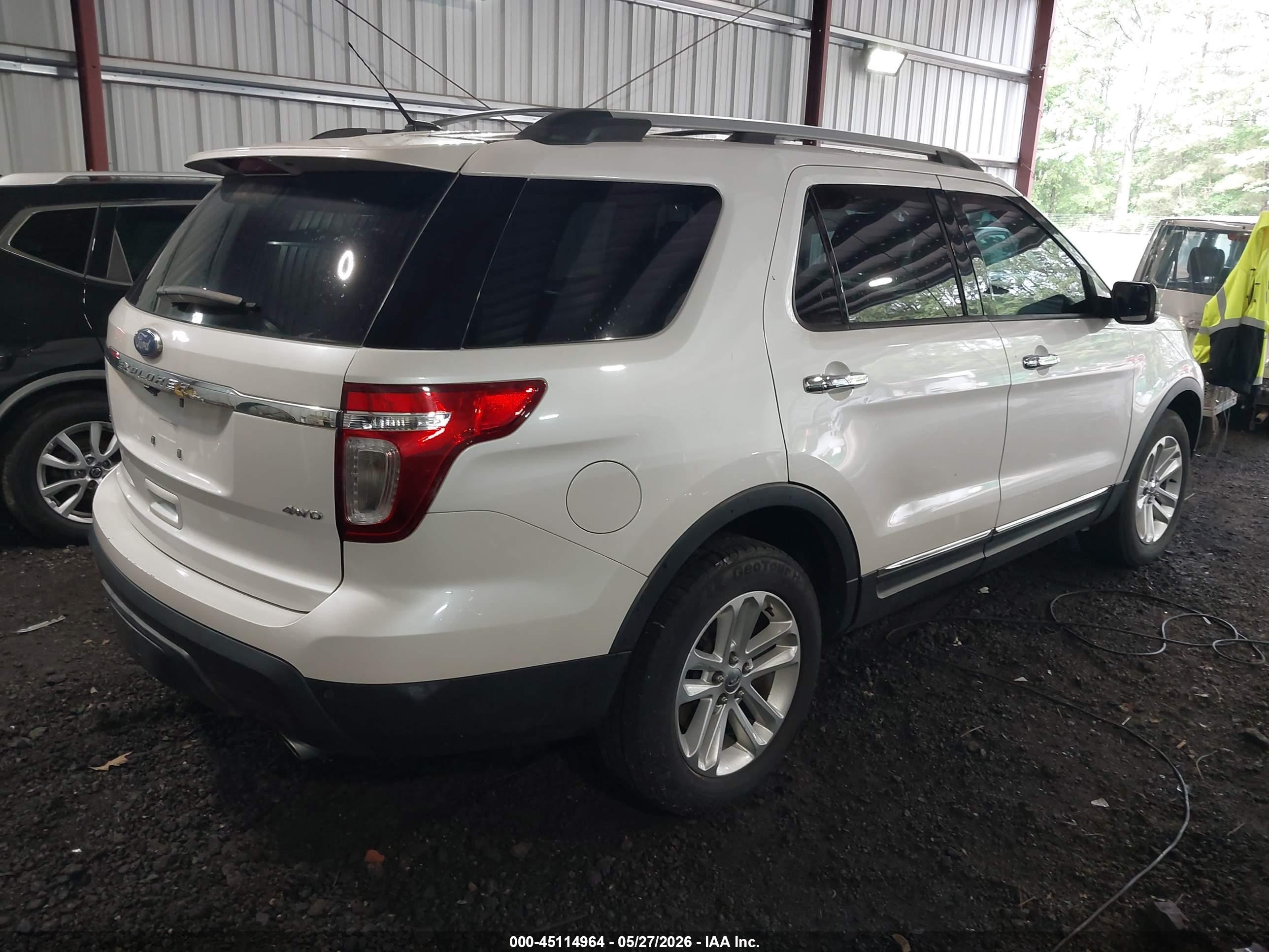 2011 Ford Explorer Xlt White vin: 1FMHK8D82BGA55390