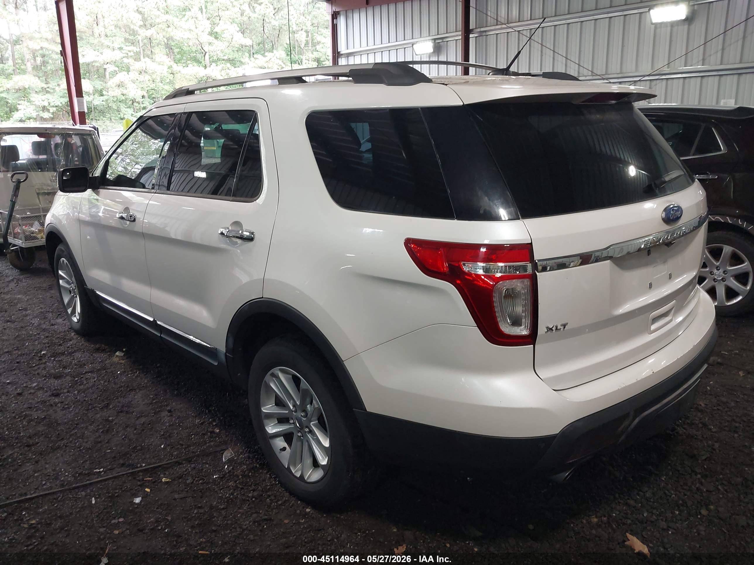 2011 Ford Explorer Xlt White vin: 1FMHK8D82BGA55390