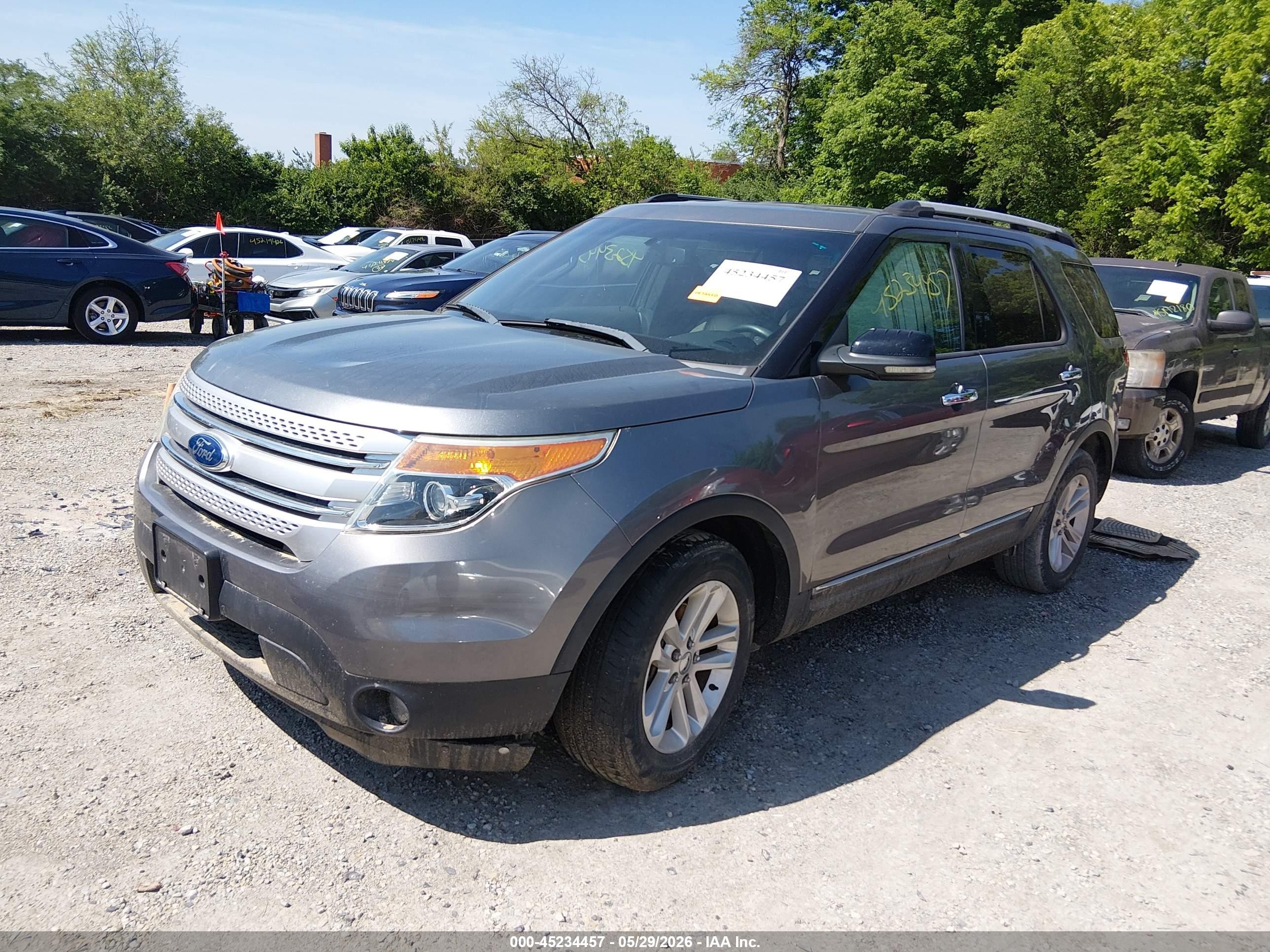 2011 Ford Explorer Xlt Серый vin: 1FMHK8D82BGA69127
