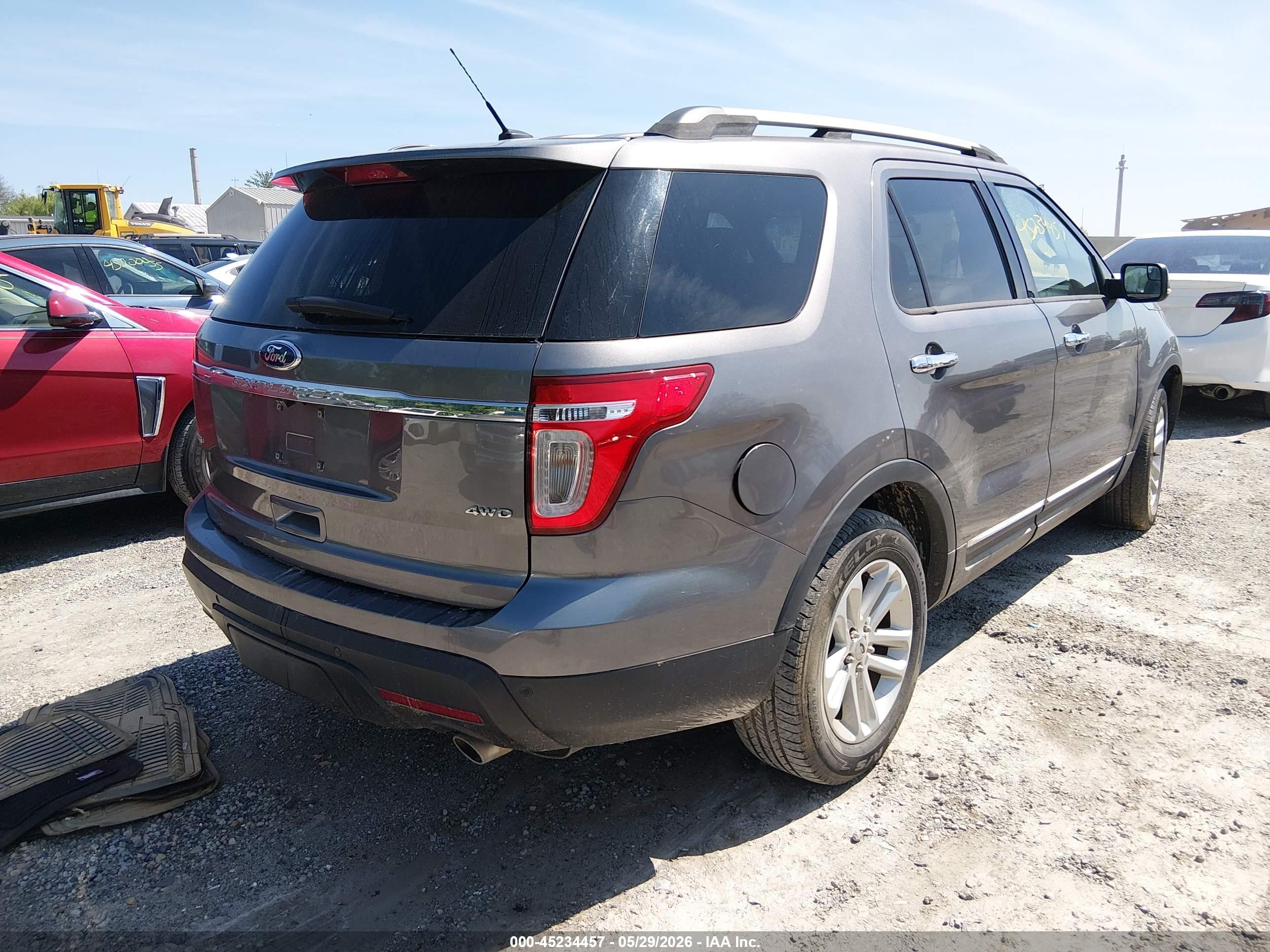 2011 Ford Explorer Xlt Серый vin: 1FMHK8D82BGA69127