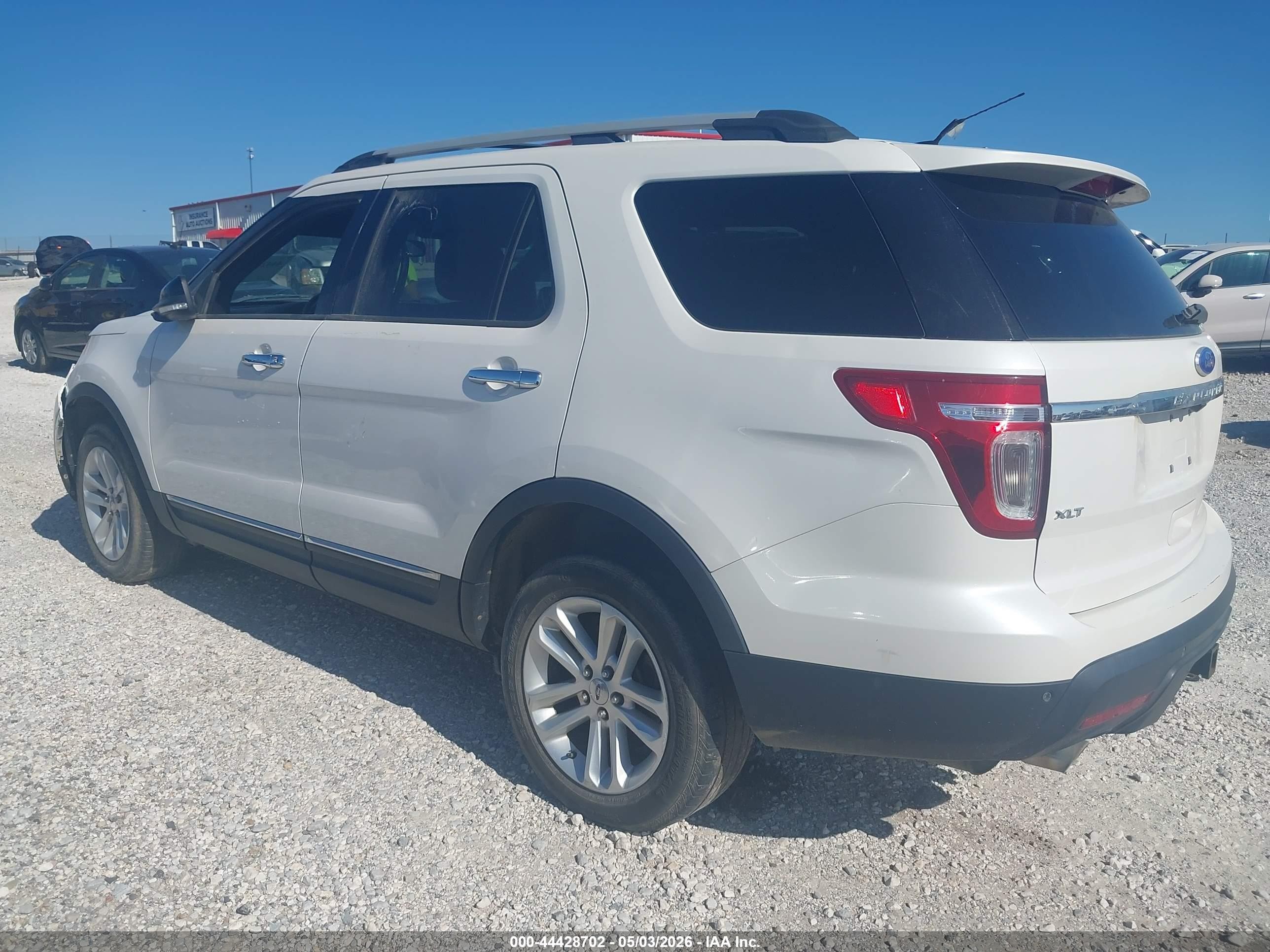 2011 Ford Explorer Xlt White vin: 1FMHK8D83BGA45676