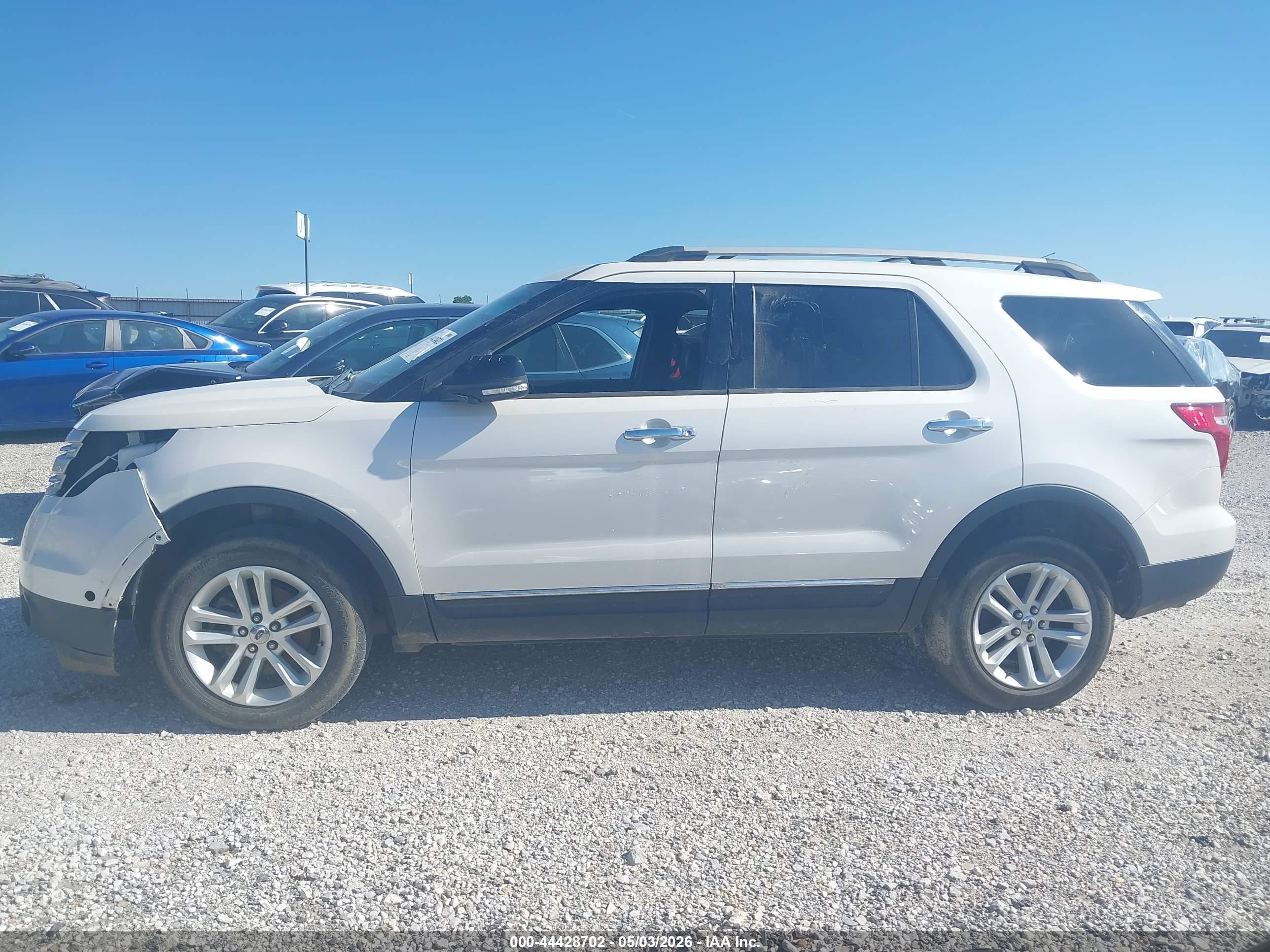 2011 Ford Explorer Xlt White vin: 1FMHK8D83BGA45676