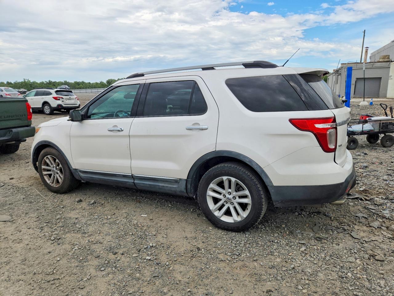 2011 Ford Explorer Xlt White vin: 1FMHK8D83BGA86261