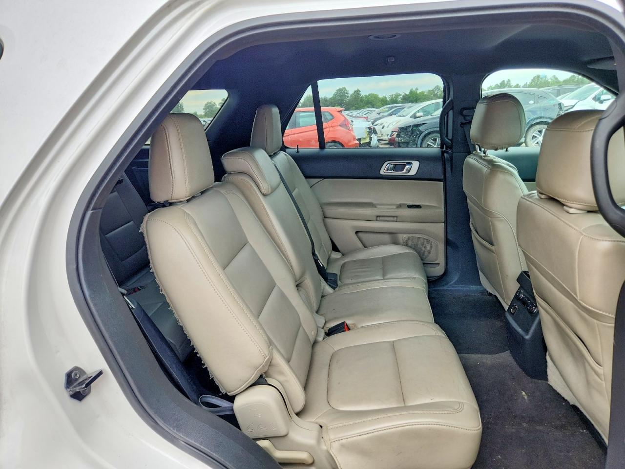 2011 Ford Explorer Xlt White vin: 1FMHK8D83BGA86261