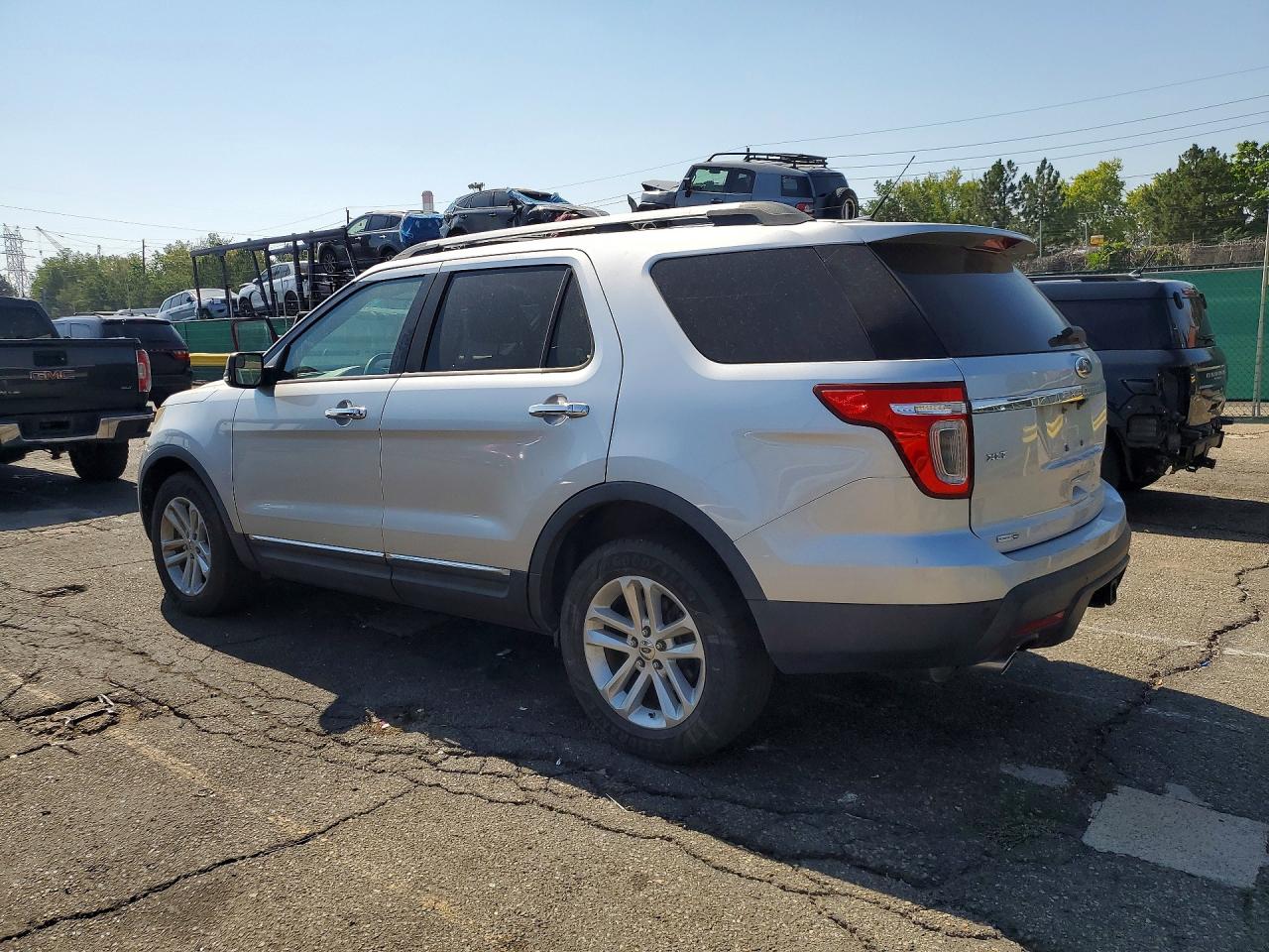 2011 Ford Explorer Xlt Серебряный vin: 1FMHK8D85BGA65864