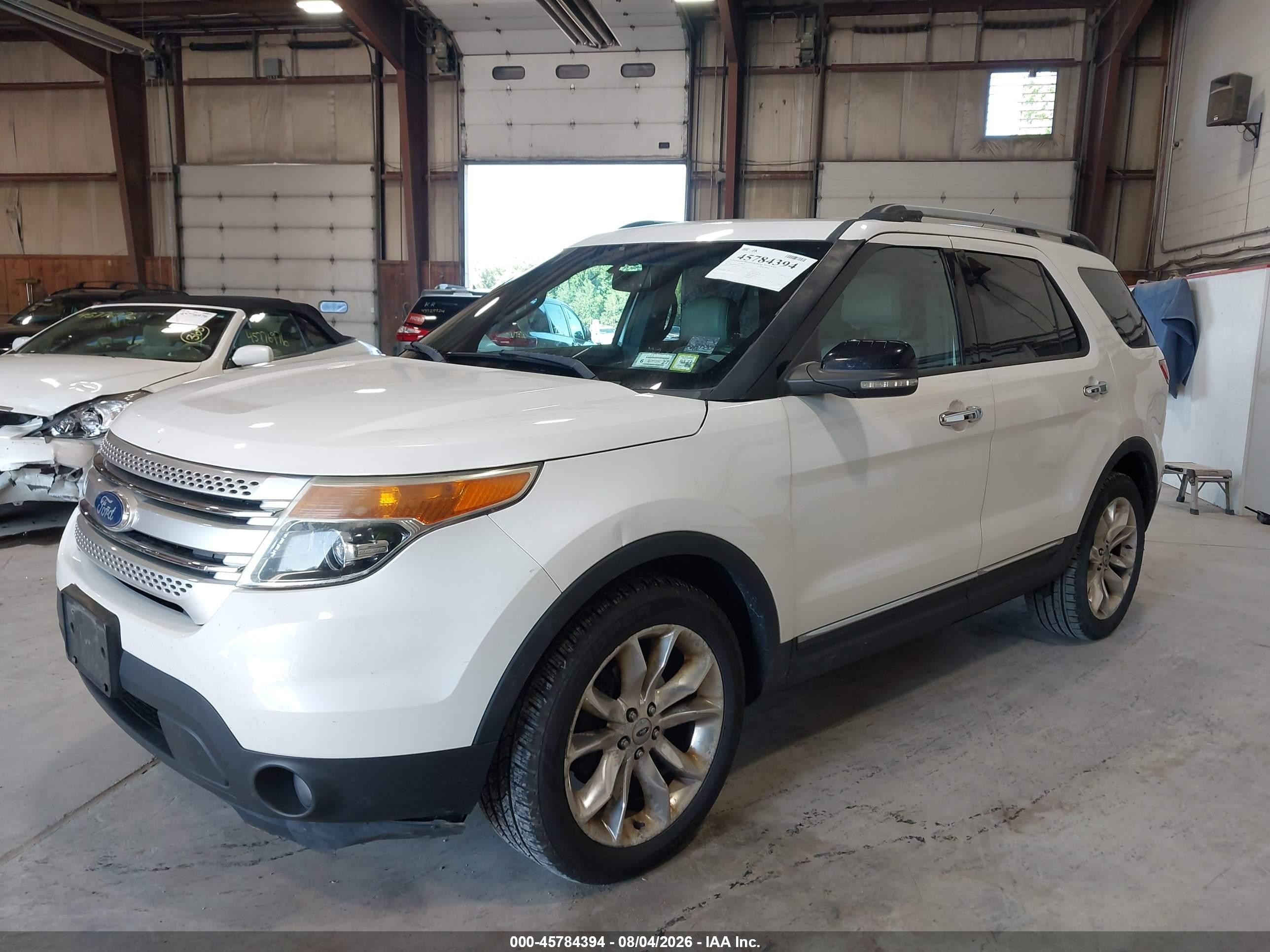 2011 Ford Explorer Xlt White vin: 1FMHK8D85BGA74712