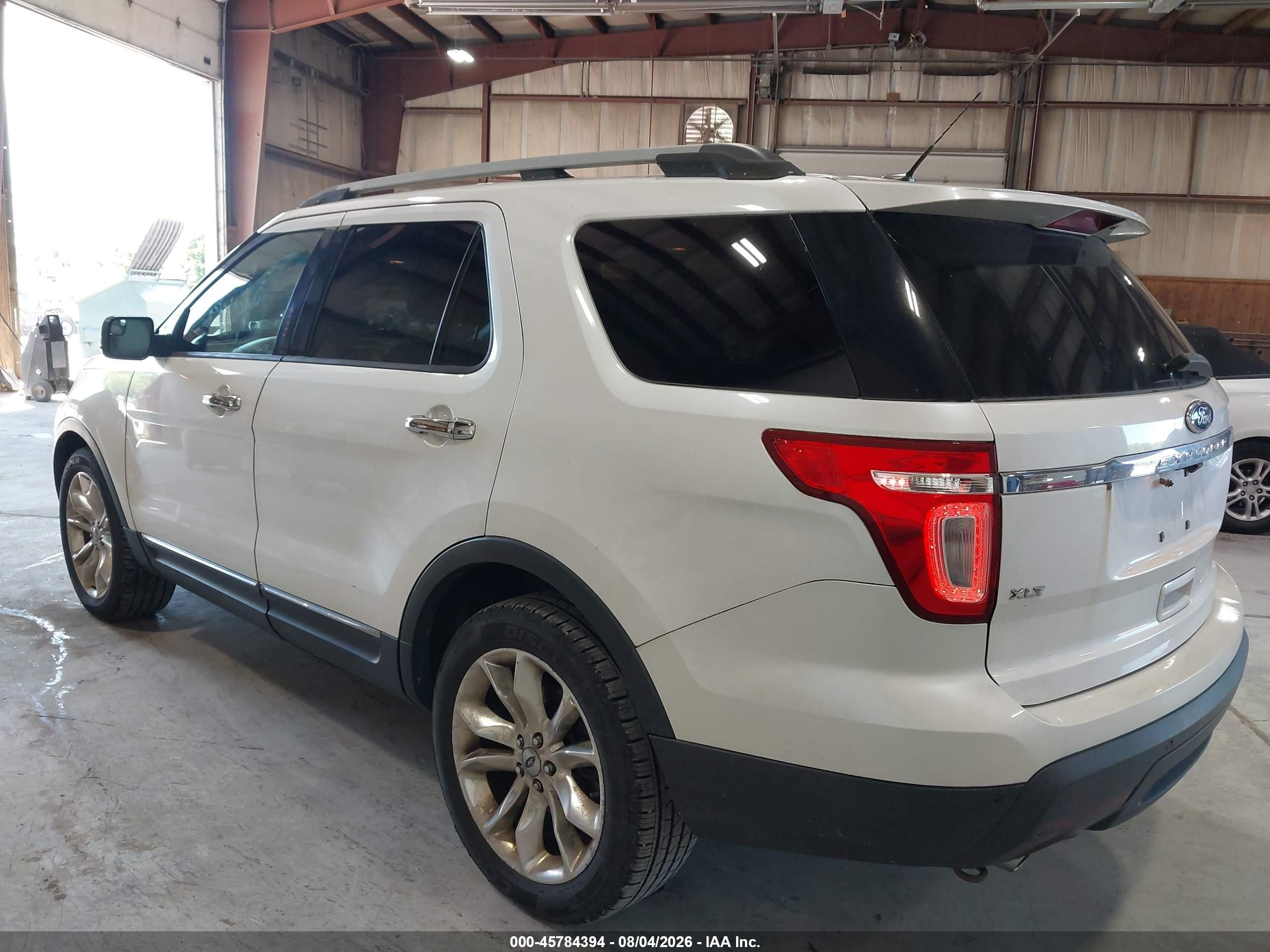 2011 Ford Explorer Xlt White vin: 1FMHK8D85BGA74712