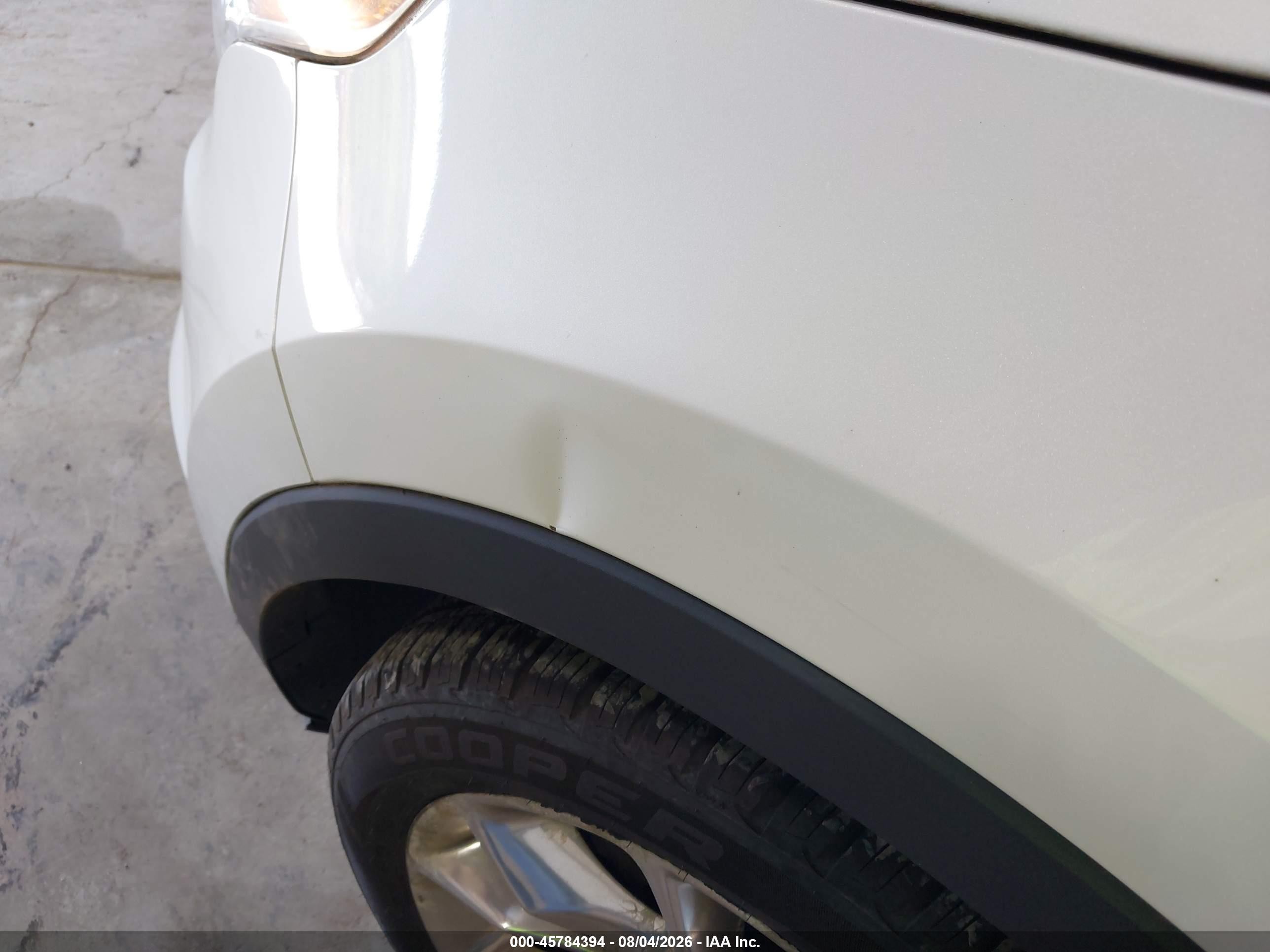 2011 Ford Explorer Xlt White vin: 1FMHK8D85BGA74712