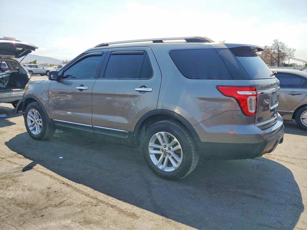 2011 Ford Explorer Xlt Серый vin: 1FMHK8D85BGA94071