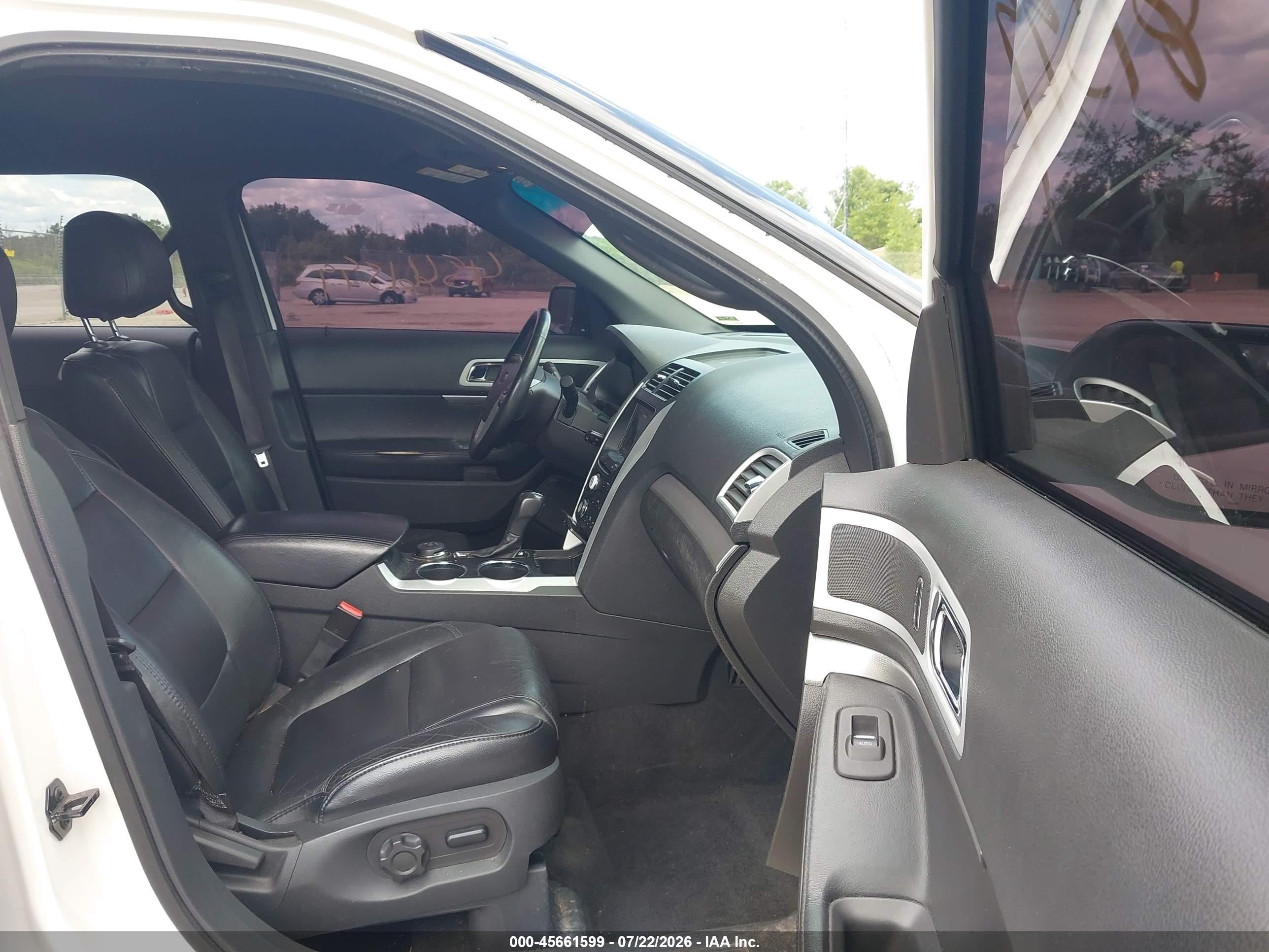 2011 Ford Explorer Xlt White vin: 1FMHK8D86BGA50256