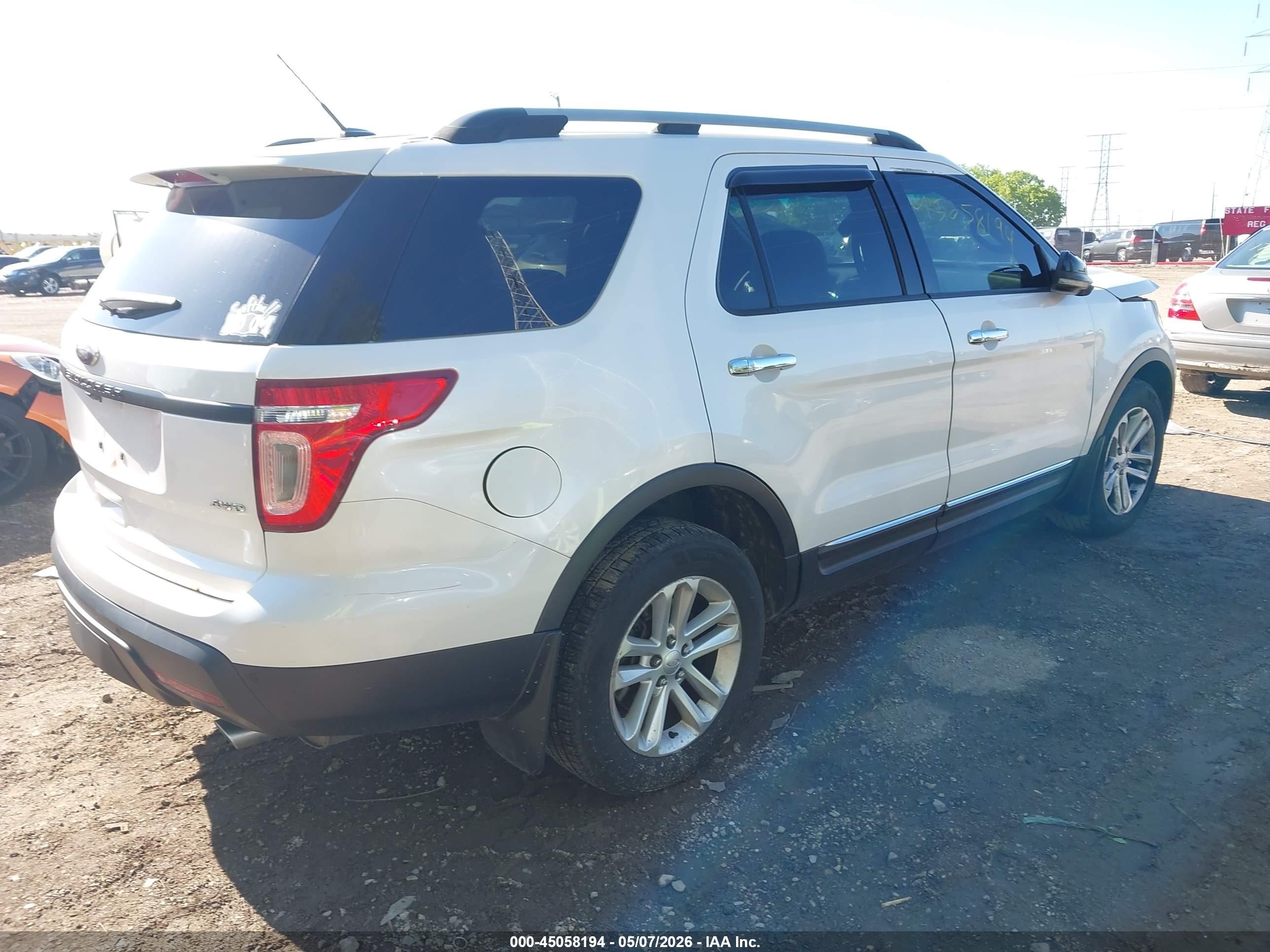 2012 Ford Explorer Xlt White vin: 1FMHK8D86CGA16674