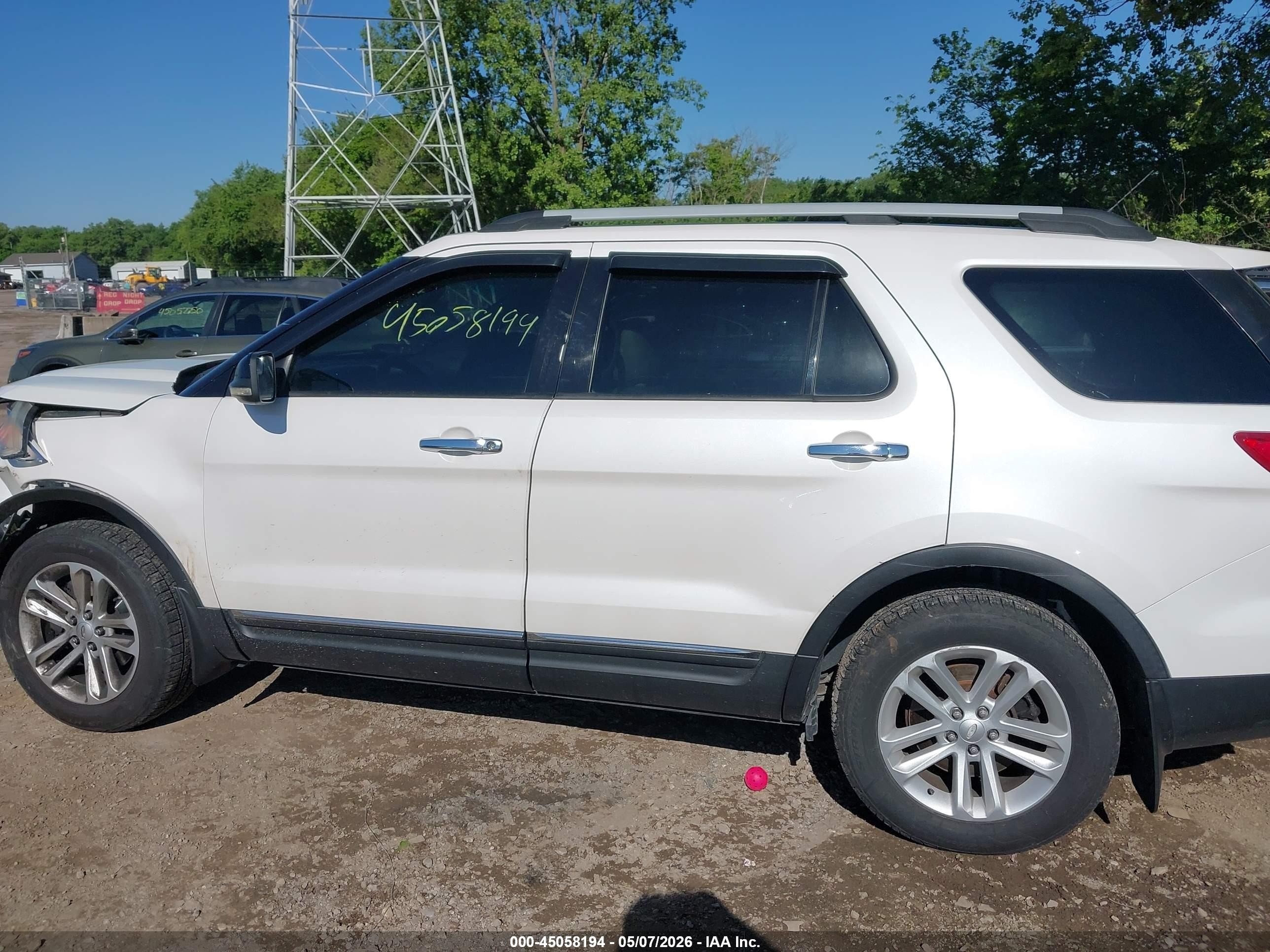 2012 Ford Explorer Xlt White vin: 1FMHK8D86CGA16674