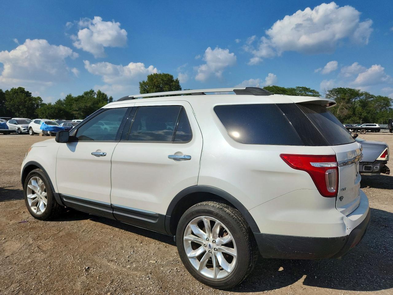 2012 Ford Explorer Xlt White vin: 1FMHK8D86CGA91360