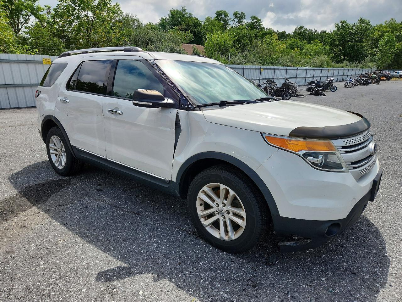 2011 Ford Explorer Xlt Белый vin: 1FMHK8D87BGA08615