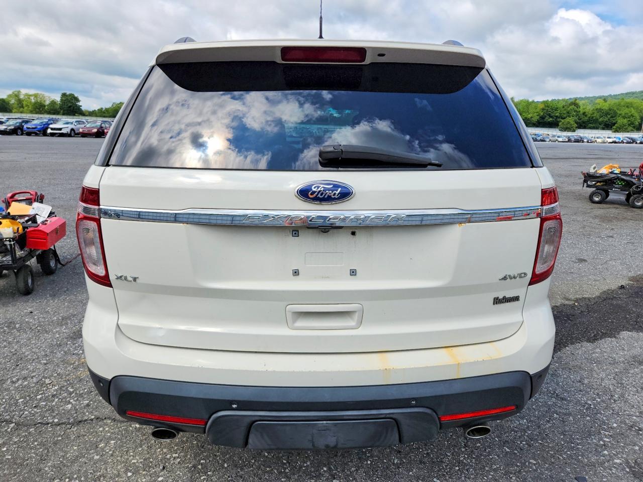 2011 Ford Explorer Xlt Белый vin: 1FMHK8D87BGA08615