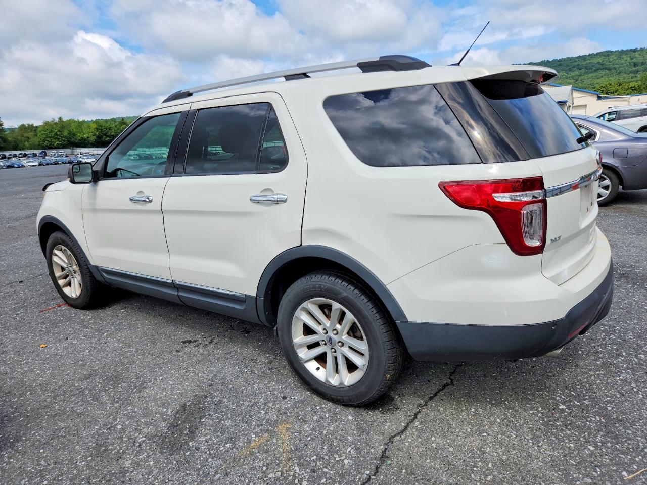 2011 Ford Explorer Xlt Белый vin: 1FMHK8D87BGA08615