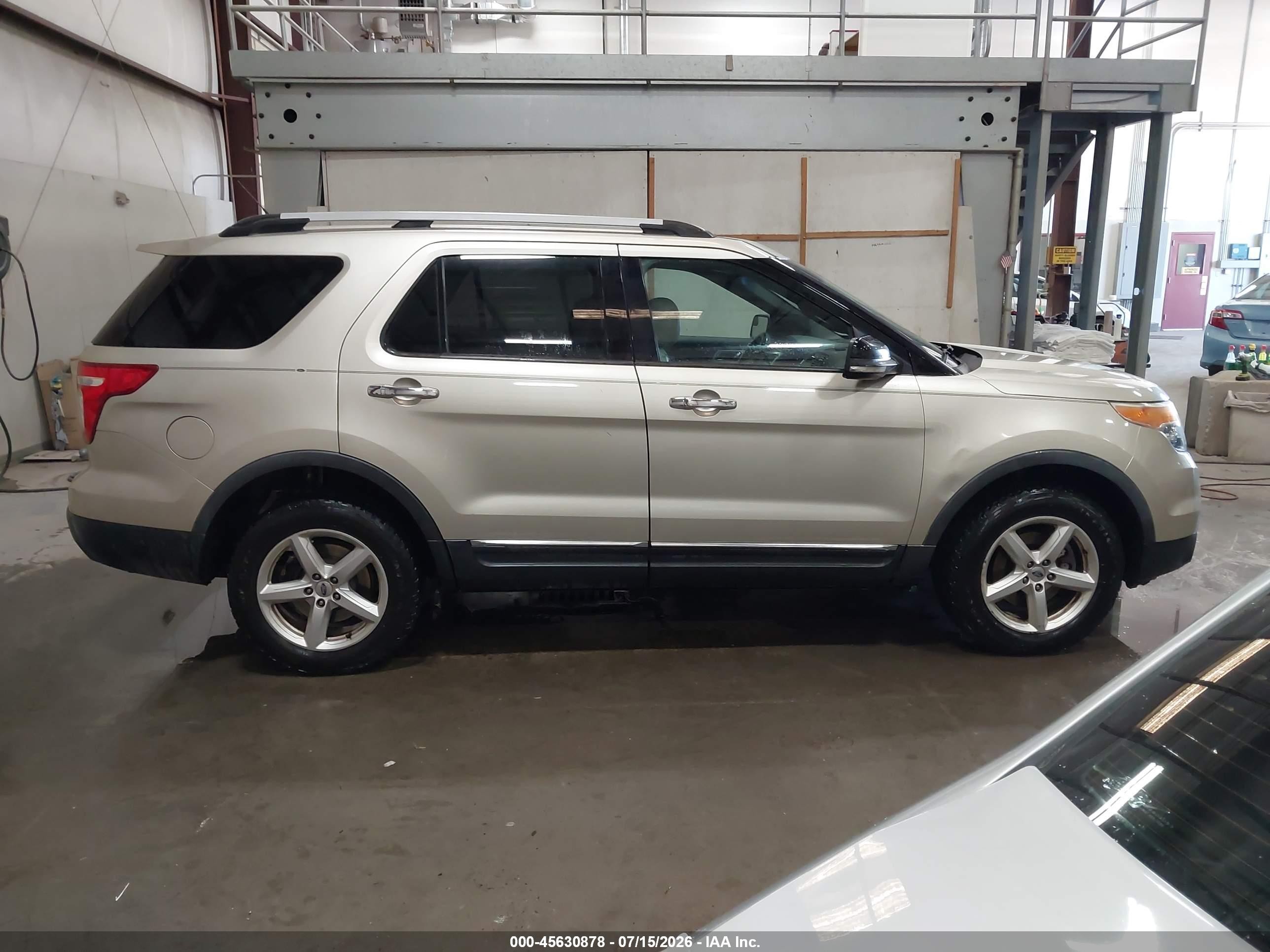 2011 Ford Explorer Xlt Beige vin: 1FMHK8D89BGA00550