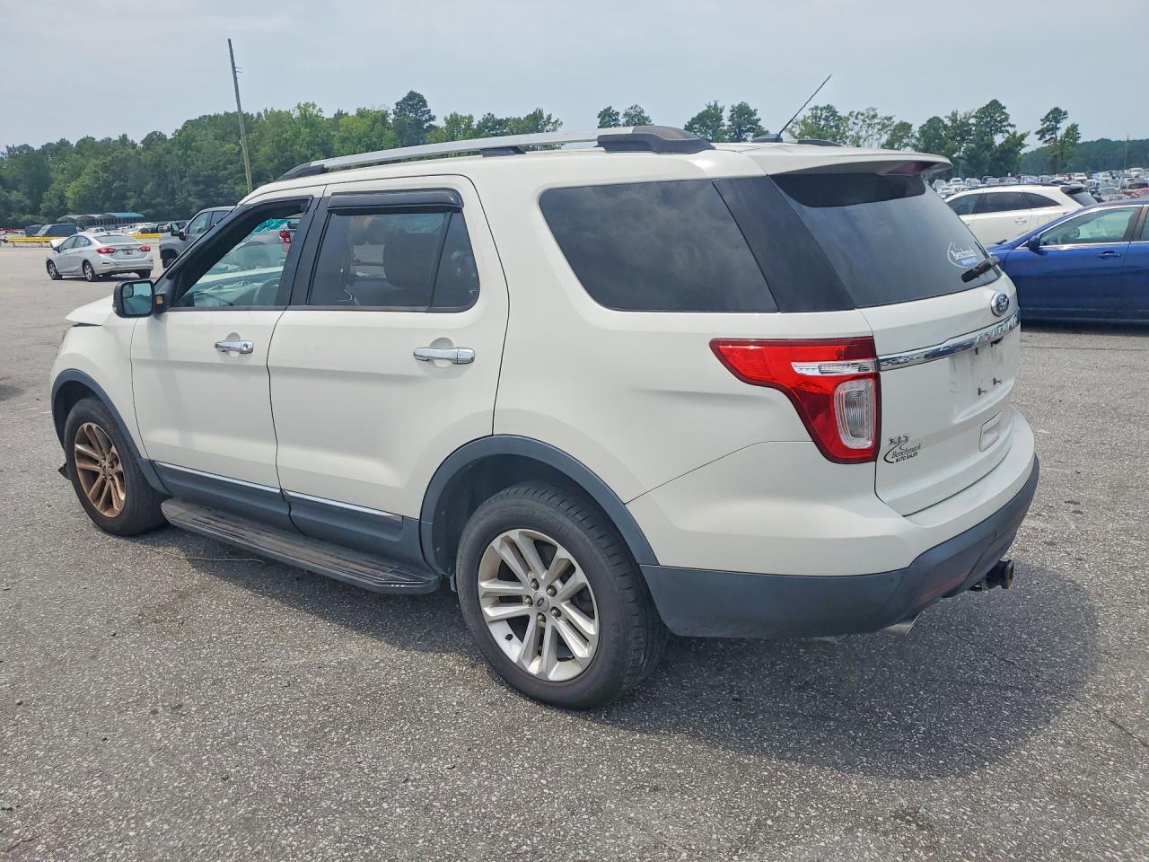 2011 Ford Explorer Xlt White vin: 1FMHK8D89BGA20927