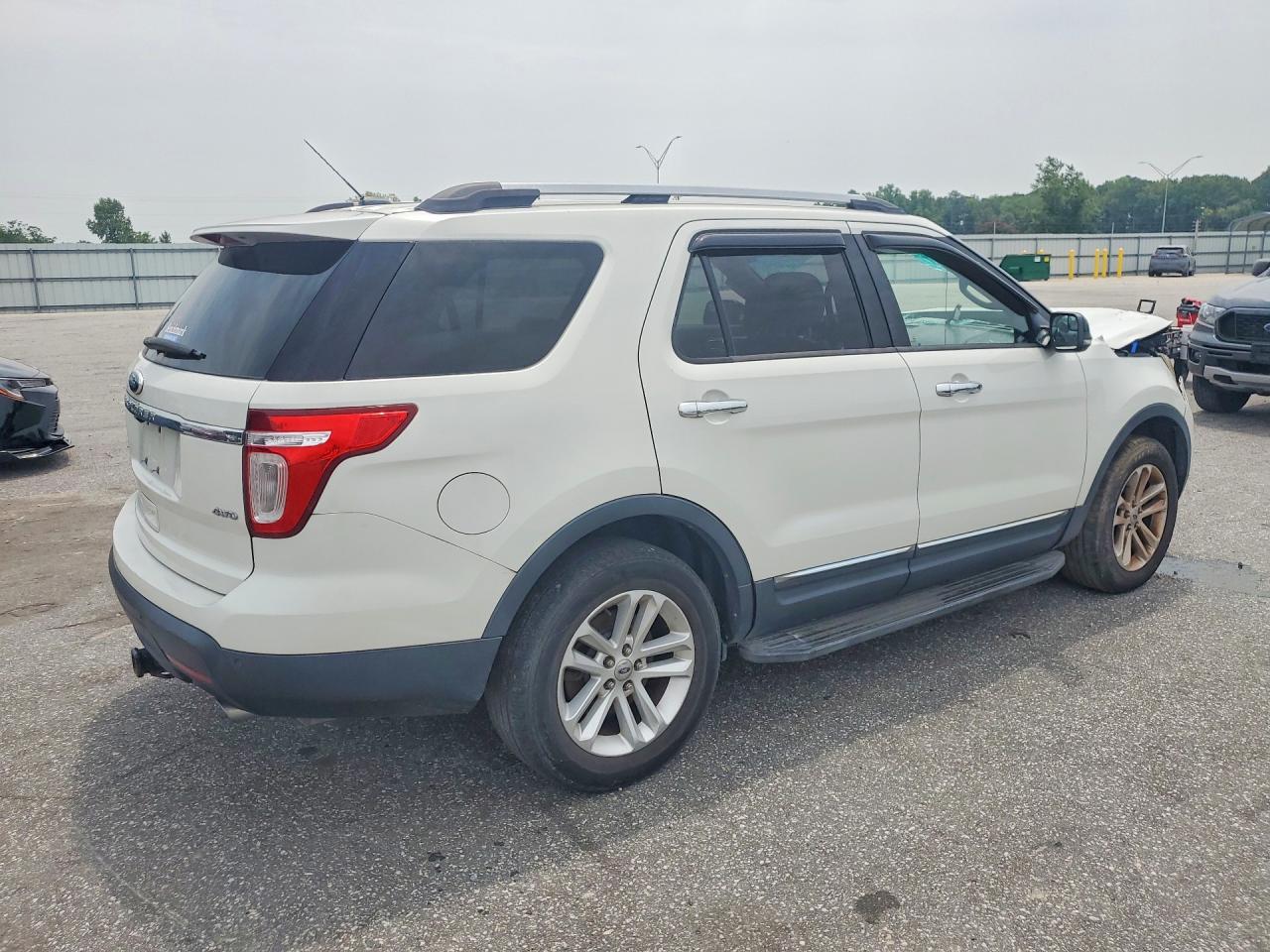 2011 Ford Explorer Xlt White vin: 1FMHK8D89BGA20927
