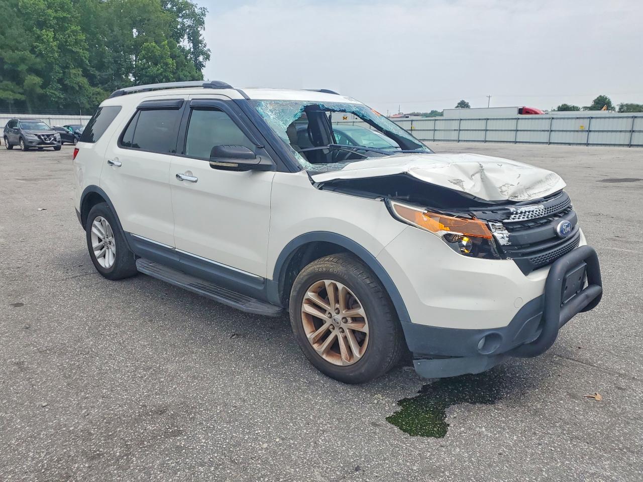 2011 Ford Explorer Xlt White vin: 1FMHK8D89BGA20927