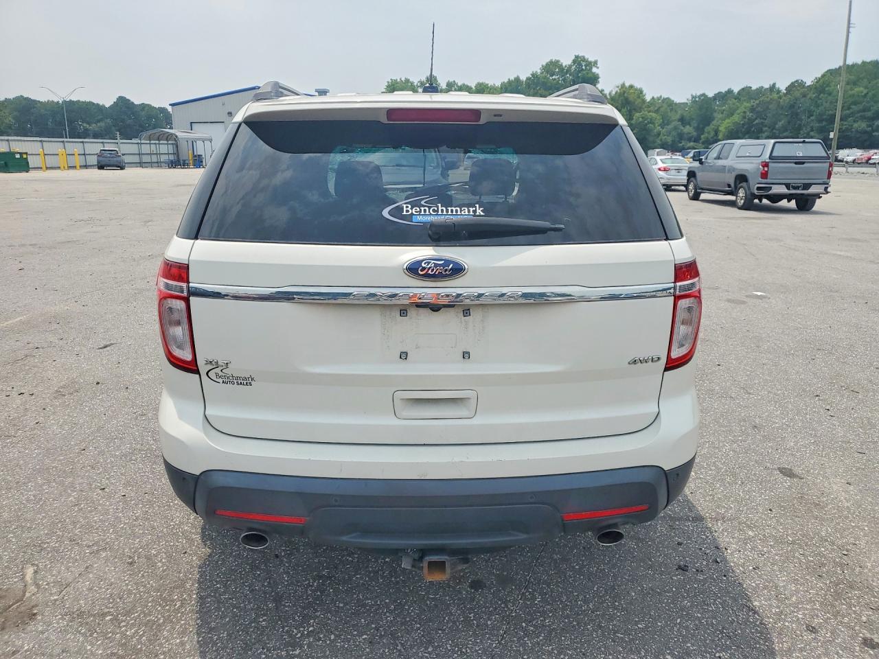 2011 Ford Explorer Xlt White vin: 1FMHK8D89BGA20927