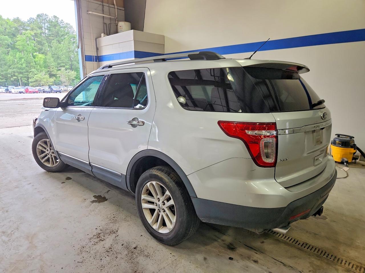 2011 Ford Explorer Xlt Silver vin: 1FMHK8D89BGA66113