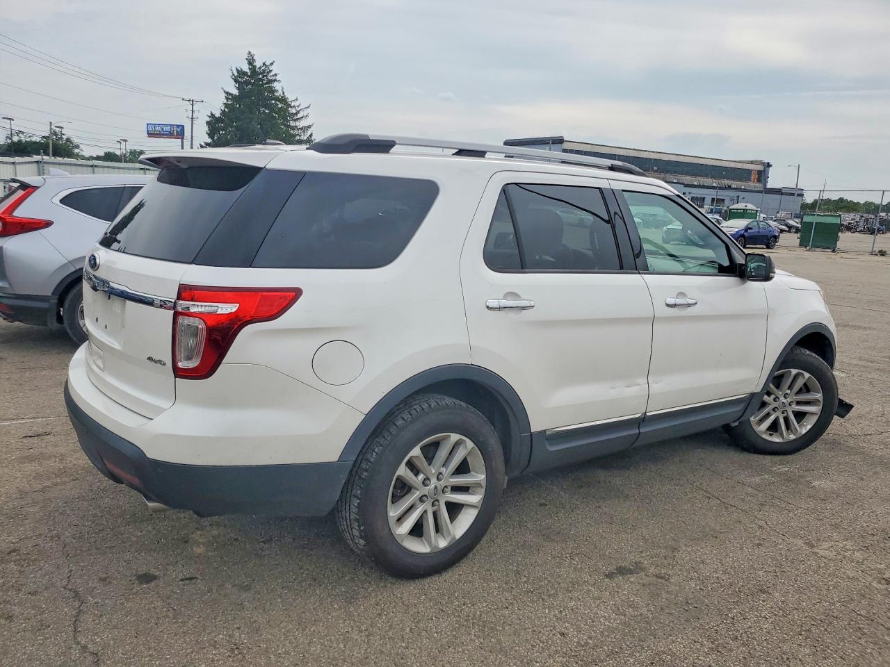 2011 Ford Explorer Xlt White vin: 1FMHK8D89BGA70873