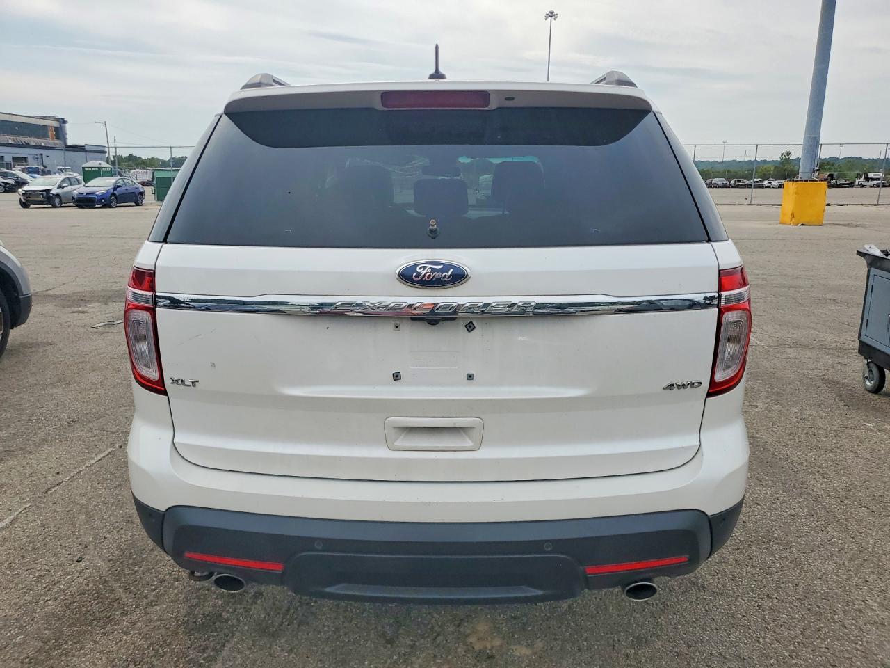 2011 Ford Explorer Xlt White vin: 1FMHK8D89BGA70873