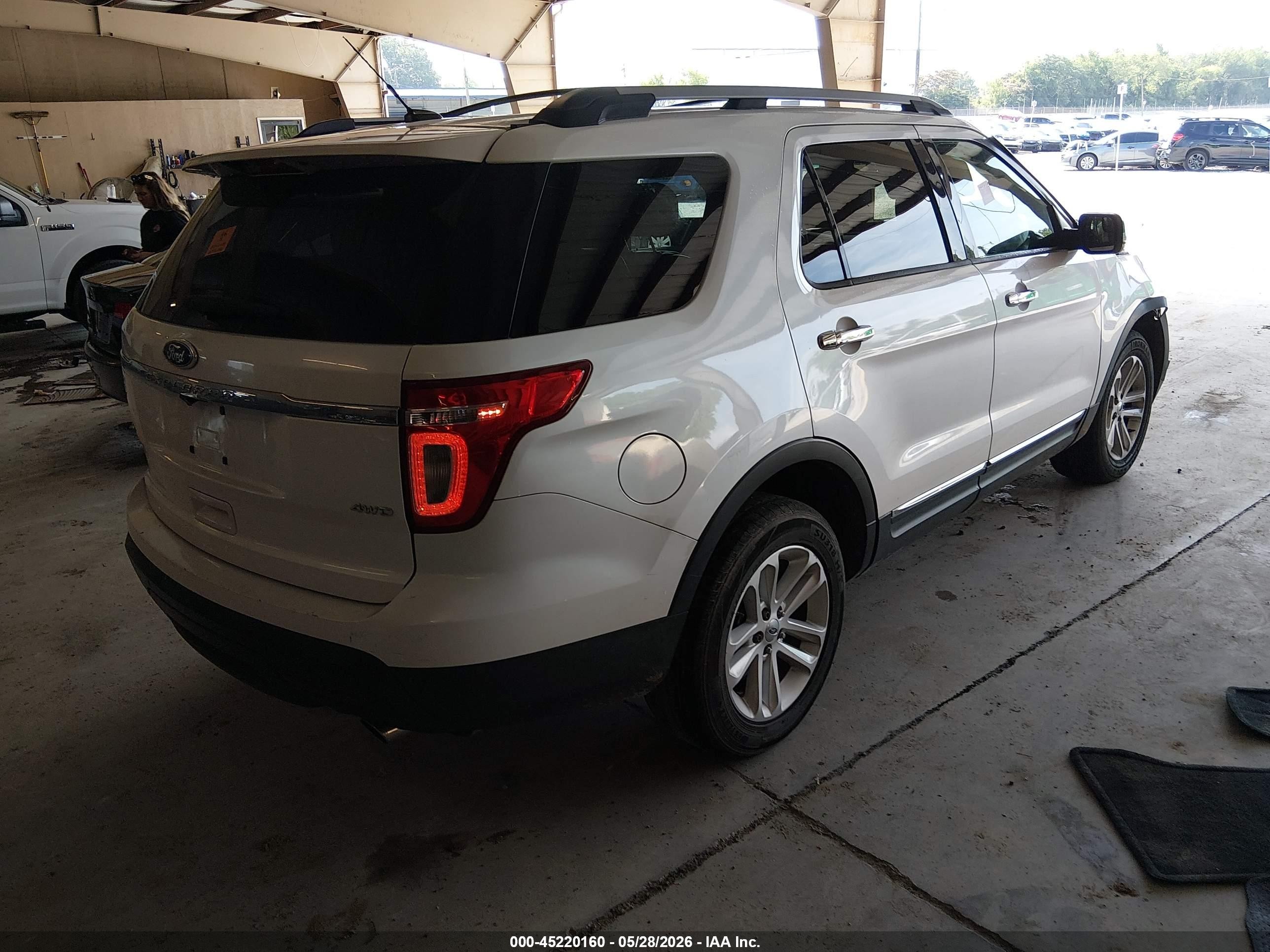 2011 Ford Explorer Xlt Белый vin: 1FMHK8D89BGA90475