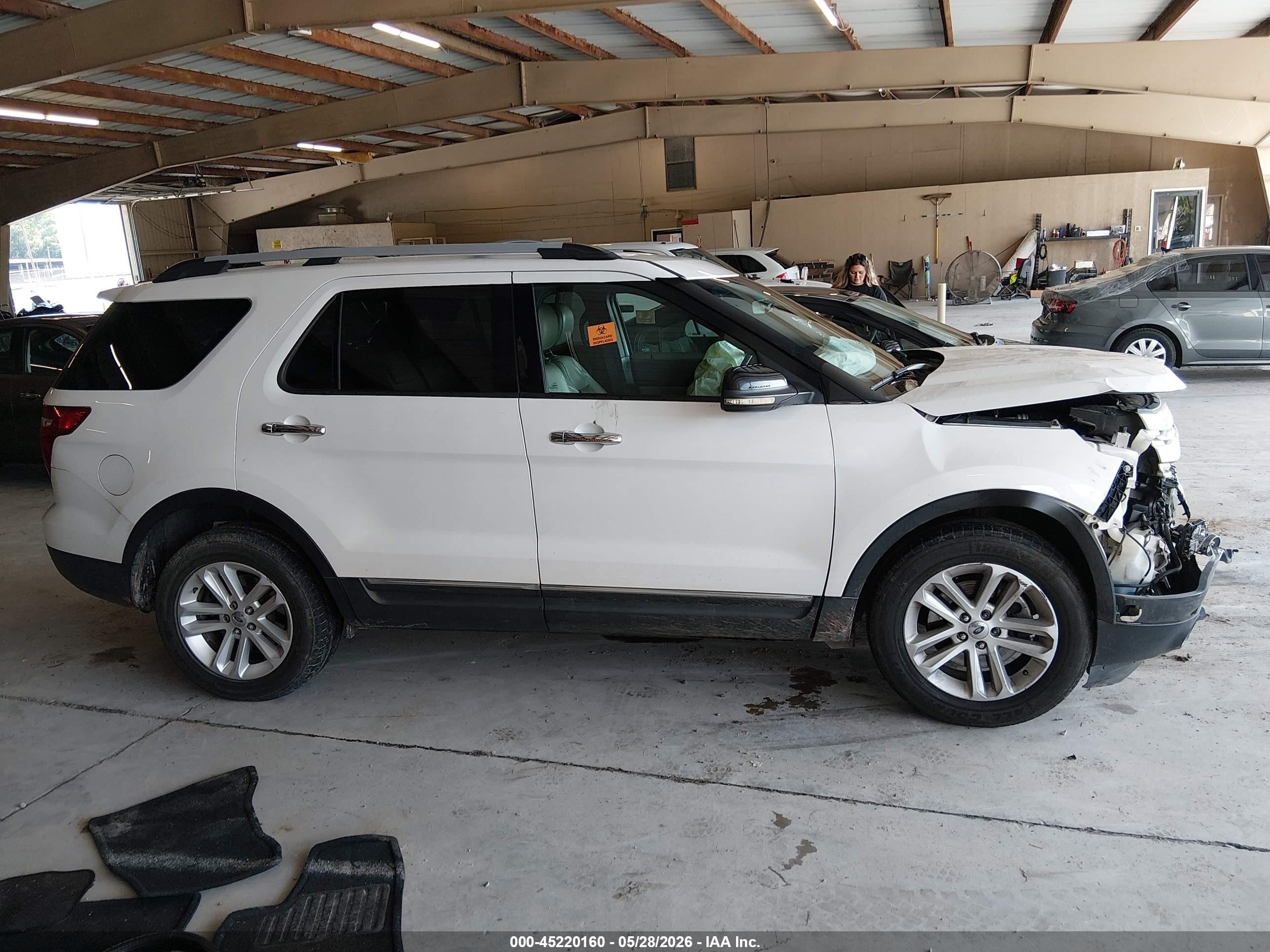 2011 Ford Explorer Xlt Белый vin: 1FMHK8D89BGA90475