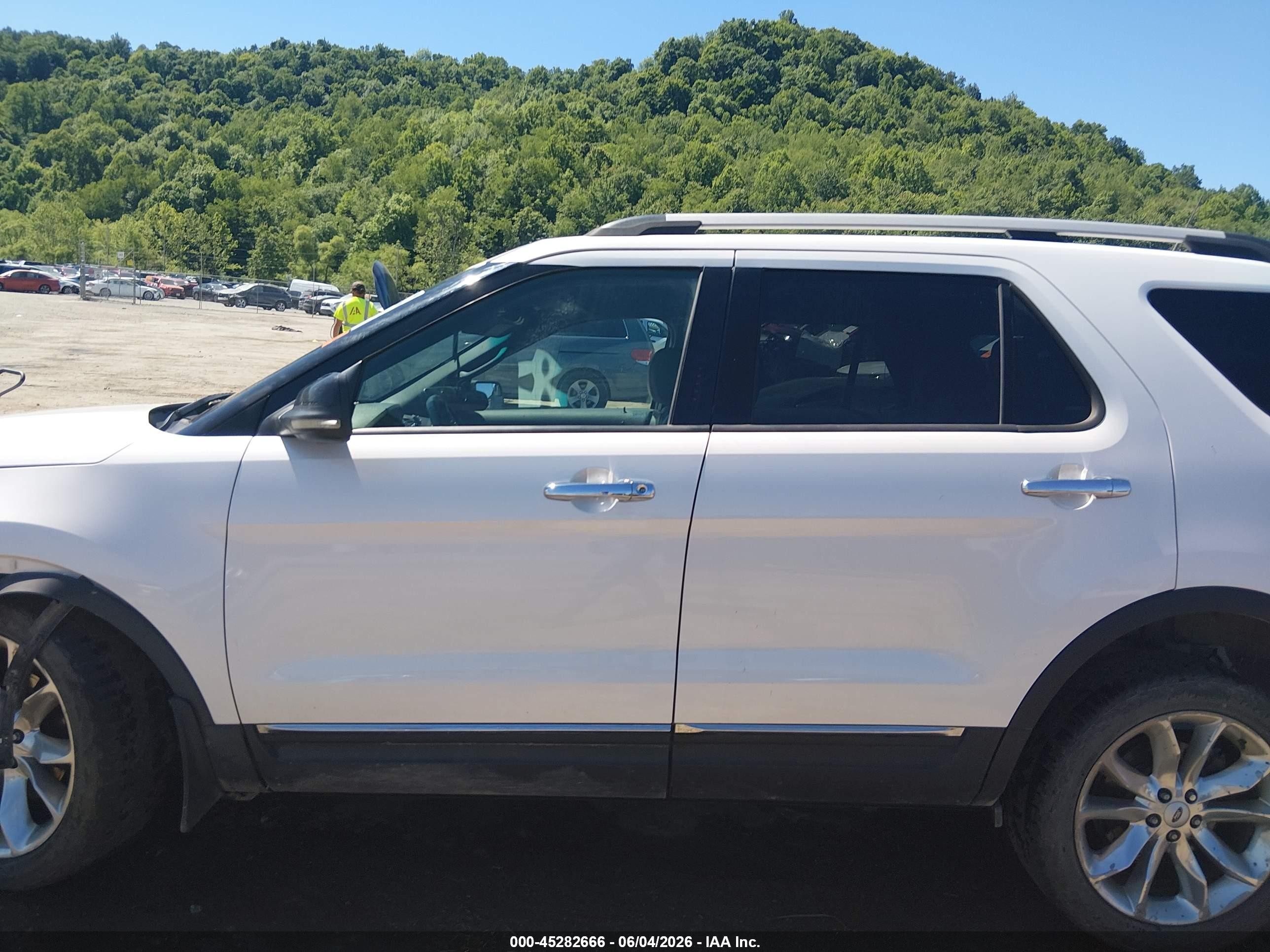 2012 Ford Explorer Xlt White vin: 1FMHK8D89CGA63455