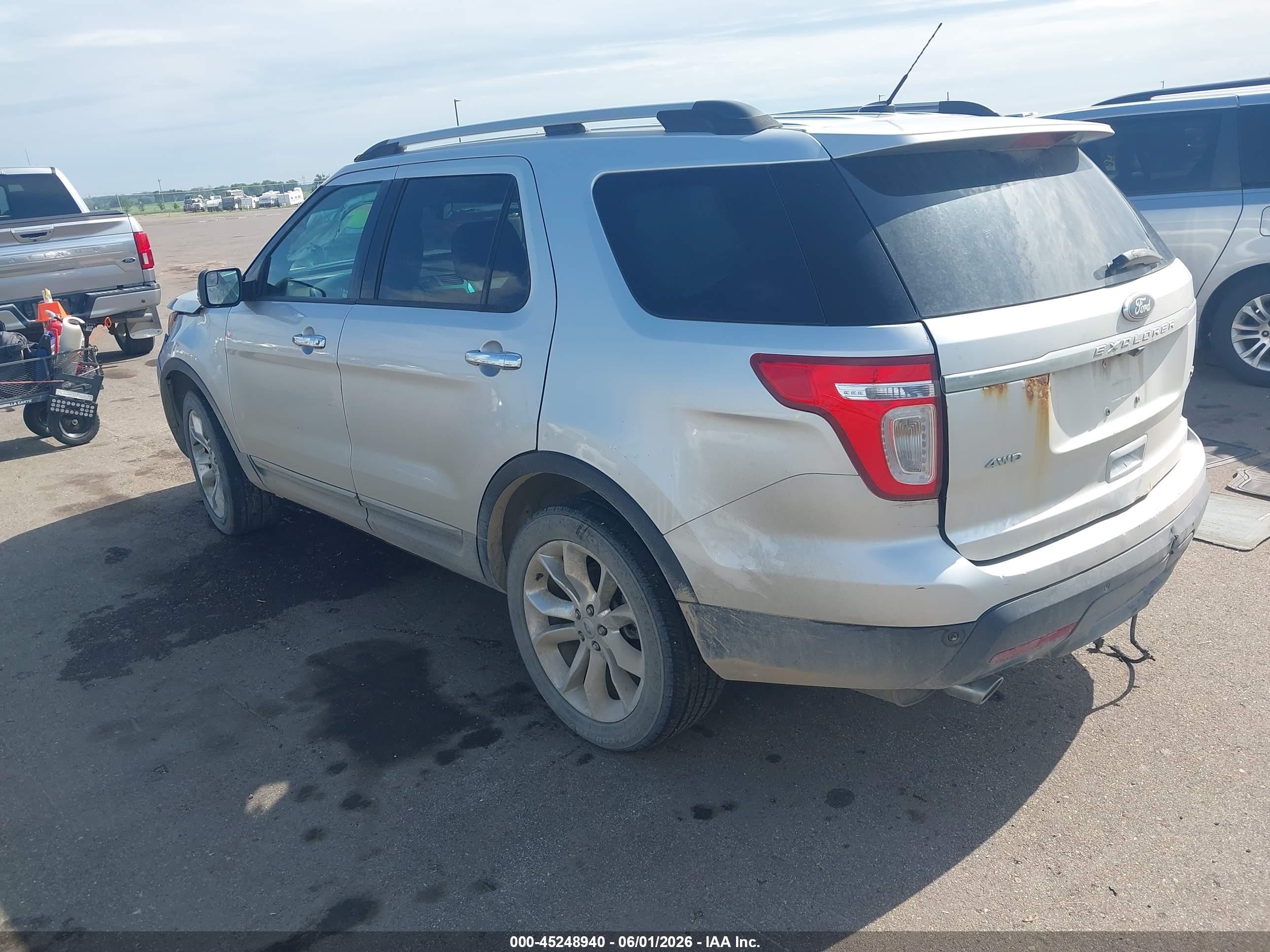 2011 Ford Explorer Xlt Серебряный vin: 1FMHK8D8XBGA21374