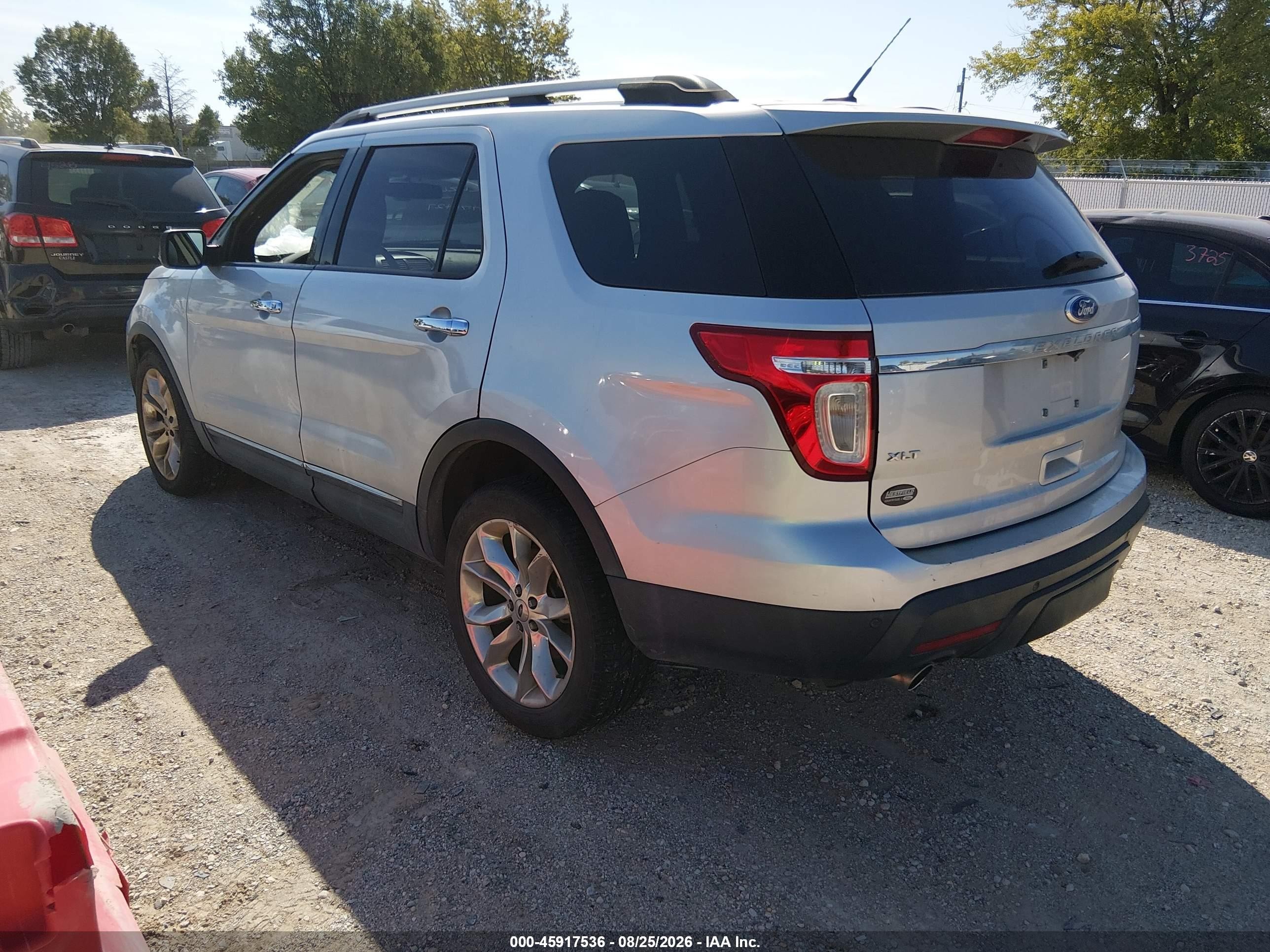 2011 Ford Explorer Xlt Серебряный vin: 1FMHK8D8XBGA45481