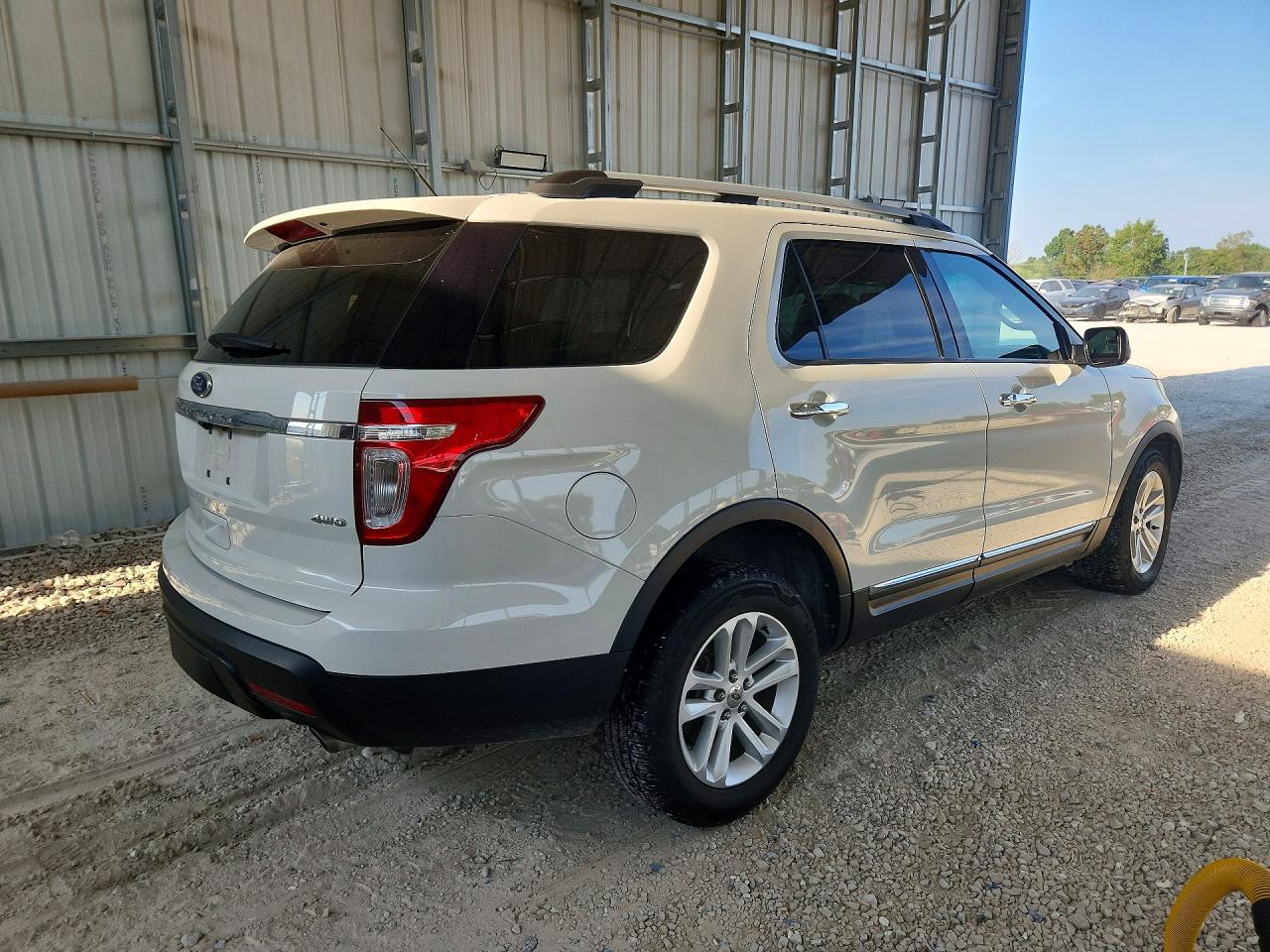 2011 Ford Explorer Xlt White vin: 1FMHK8D8XBGA71451