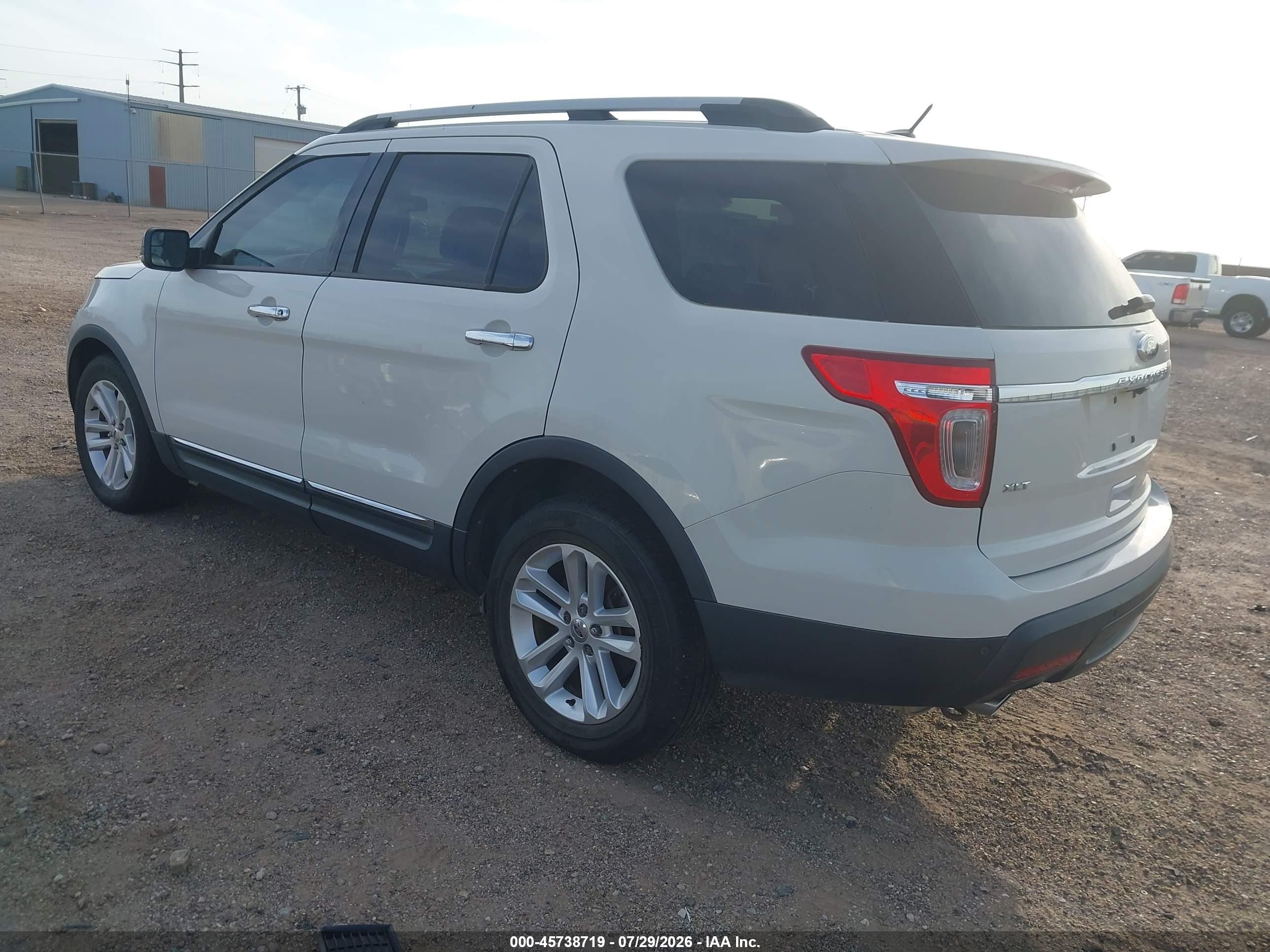 2011 Ford Explorer Xlt White vin: 1FMHK8D8XBGA80618