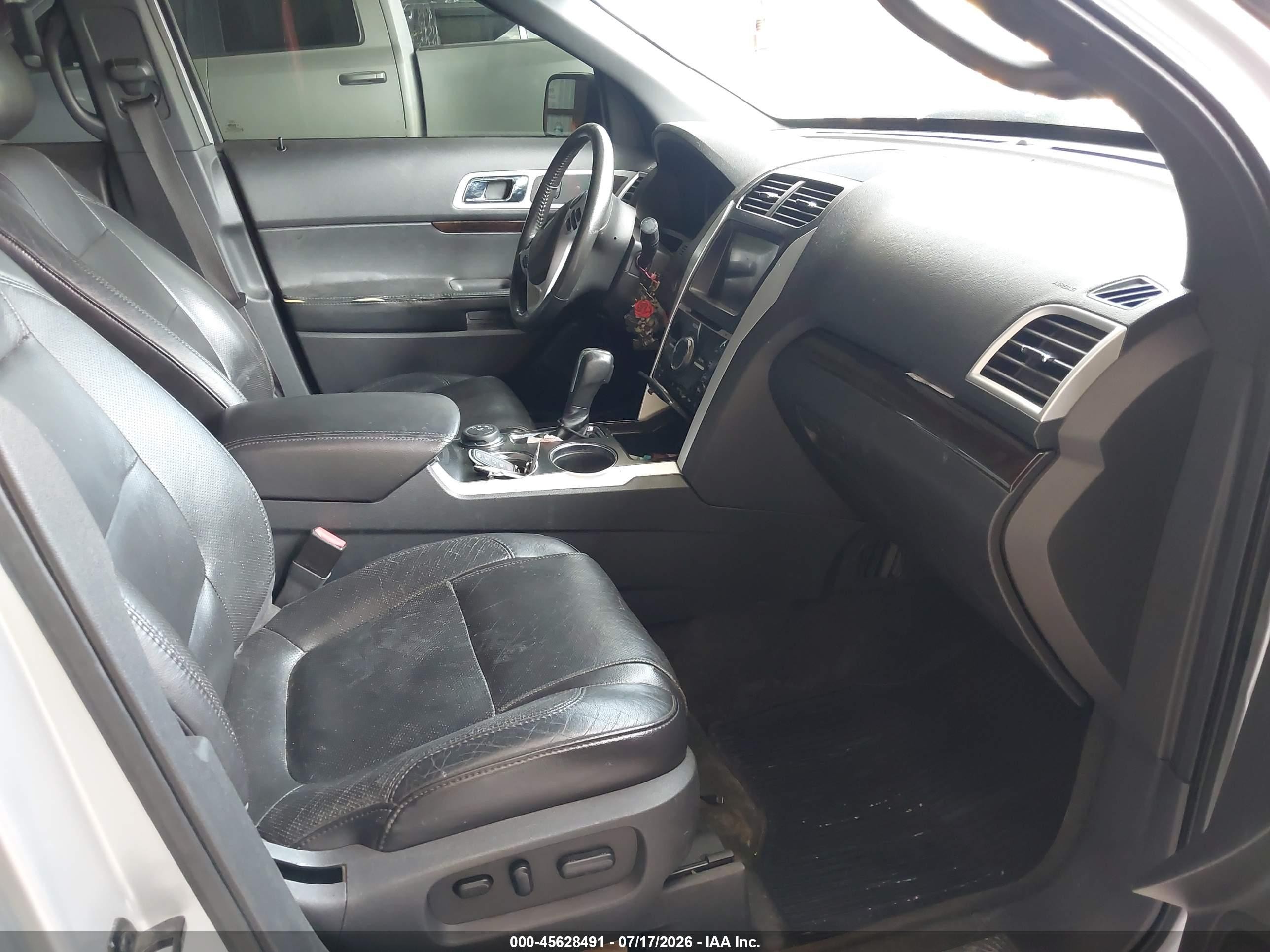 2011 Ford Explorer Limited Серебряный vin: 1FMHK8F83BGA37039