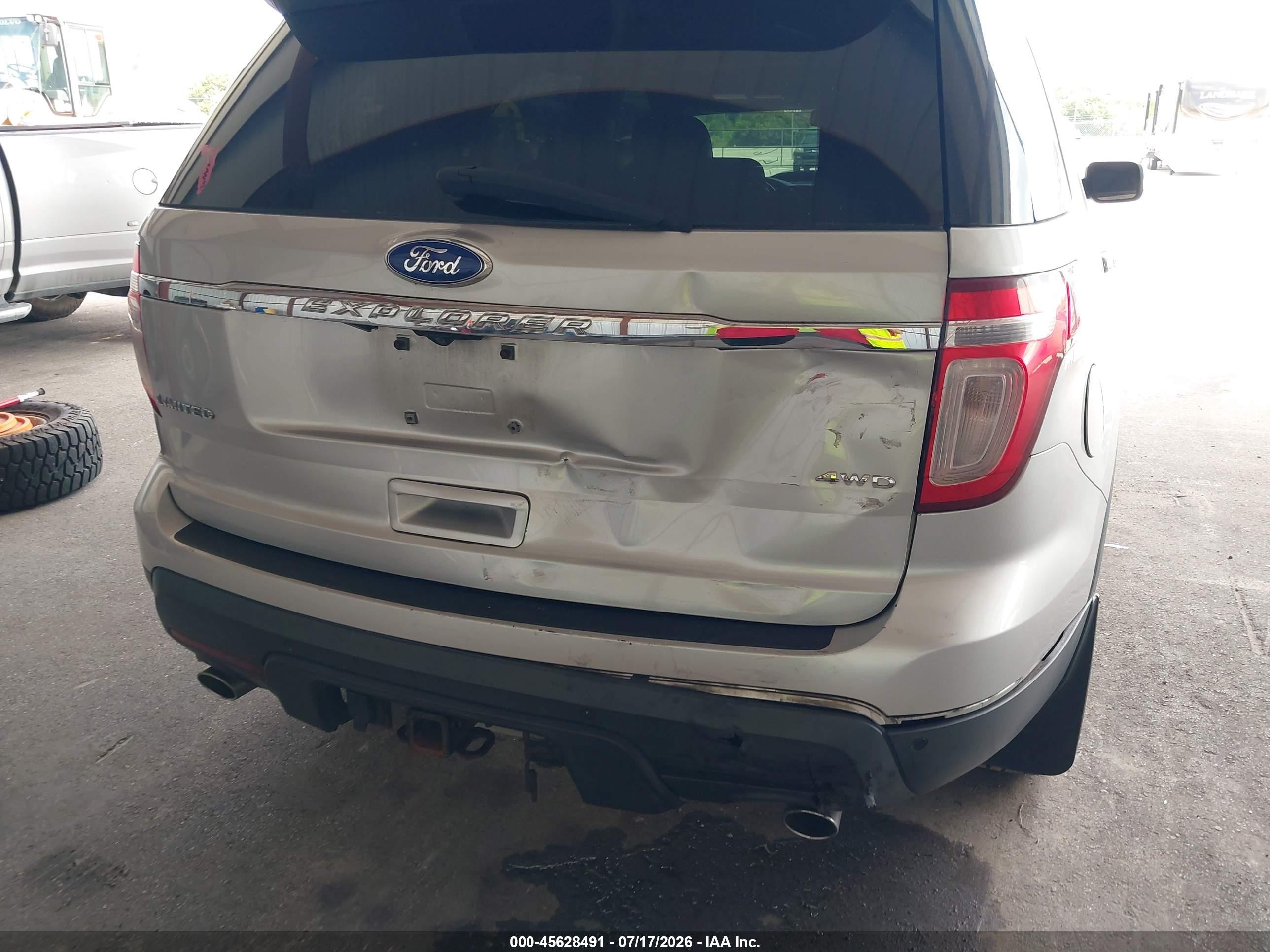 2011 Ford Explorer Limited Серебряный vin: 1FMHK8F83BGA37039