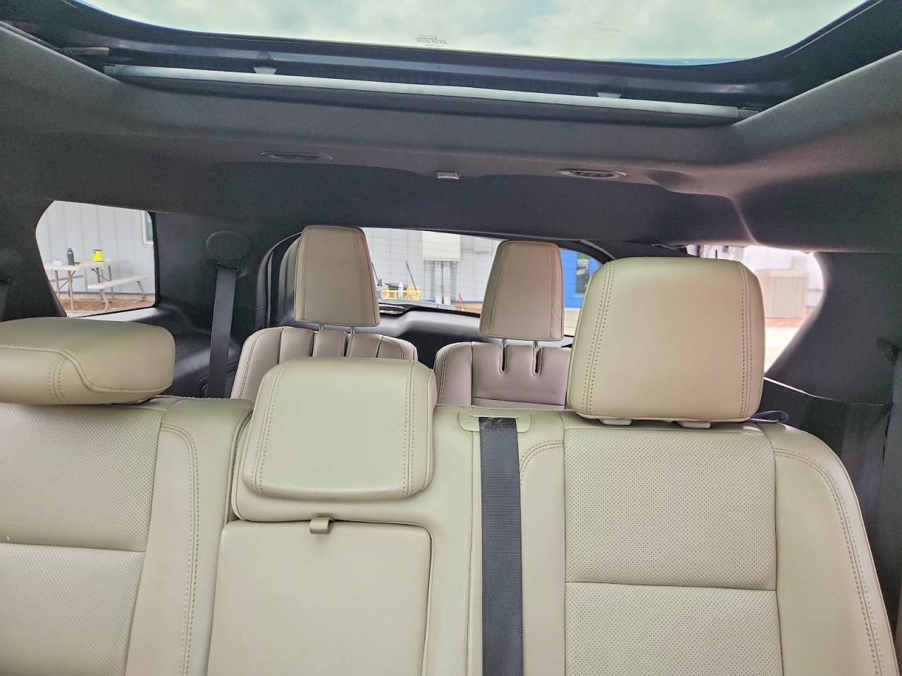 2011 Ford Explorer White vin: 1FMHK8F84BGA01246